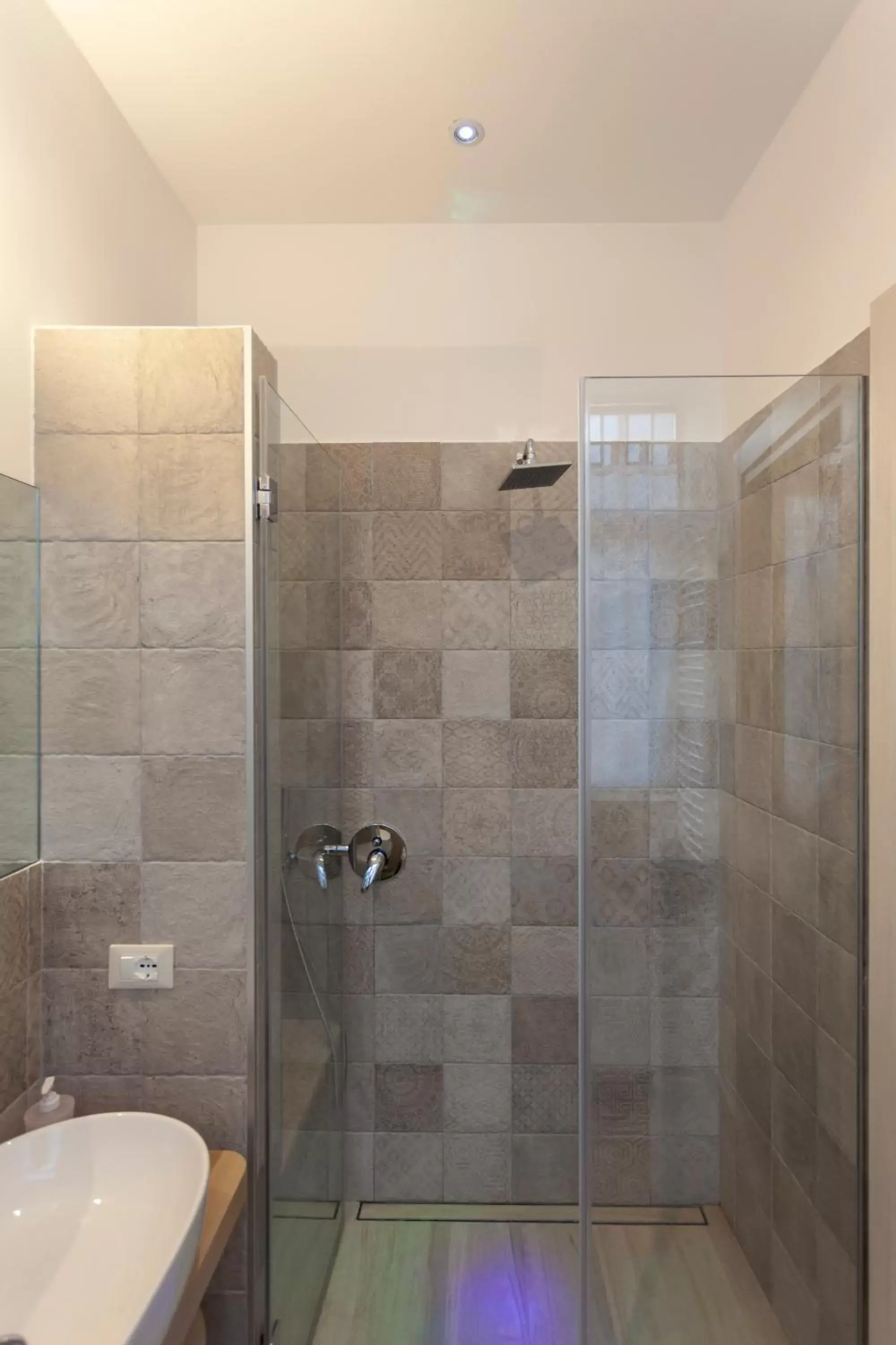 Shower, Bathroom in Piazza Marina