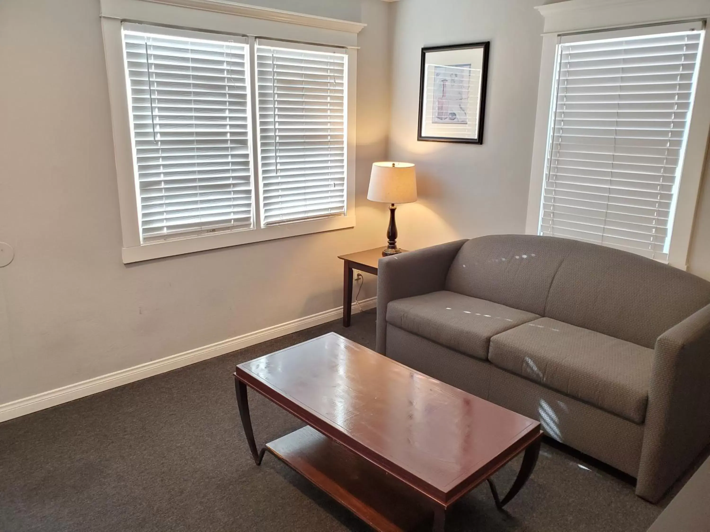 Seating Area in Coronado Inn