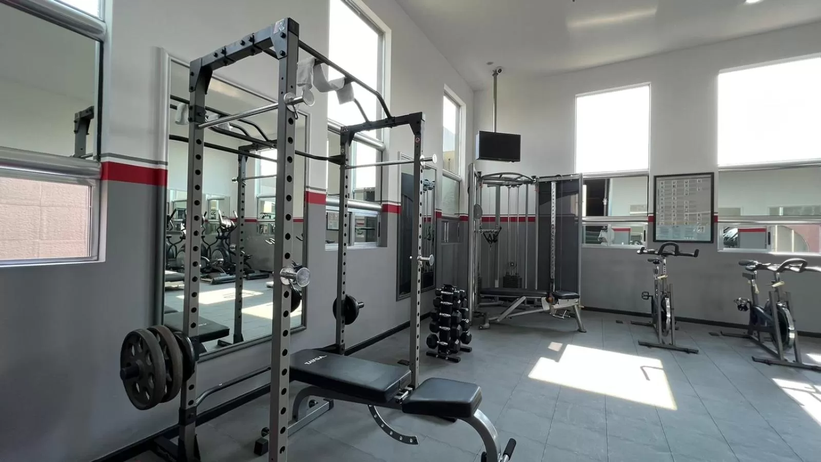 Fitness centre/facilities in Ramada by Wyndham Mexico City Santa Fe