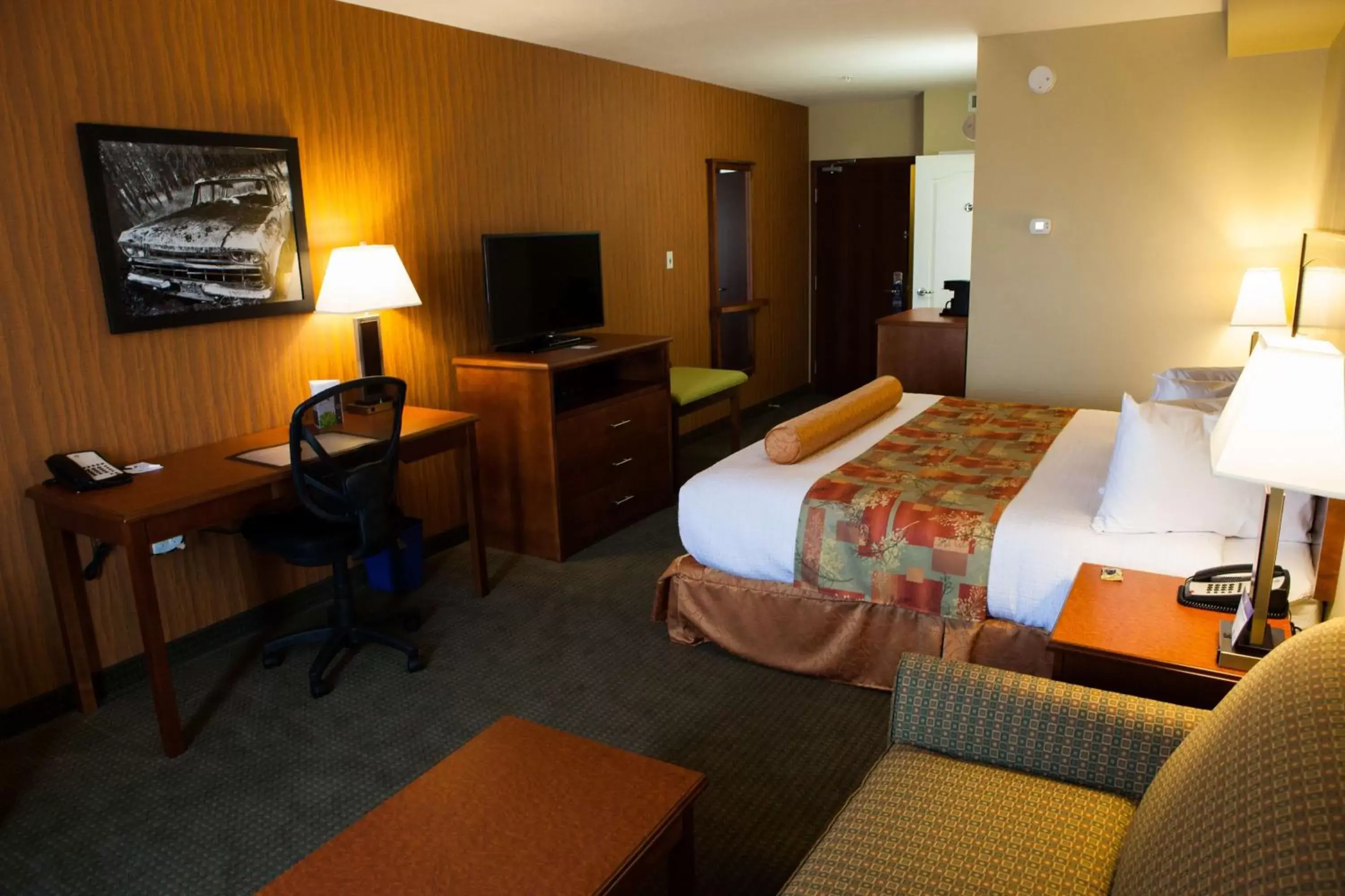 Photo of the whole room, TV/Entertainment Center in Best Western Plus Service Inn & Suites