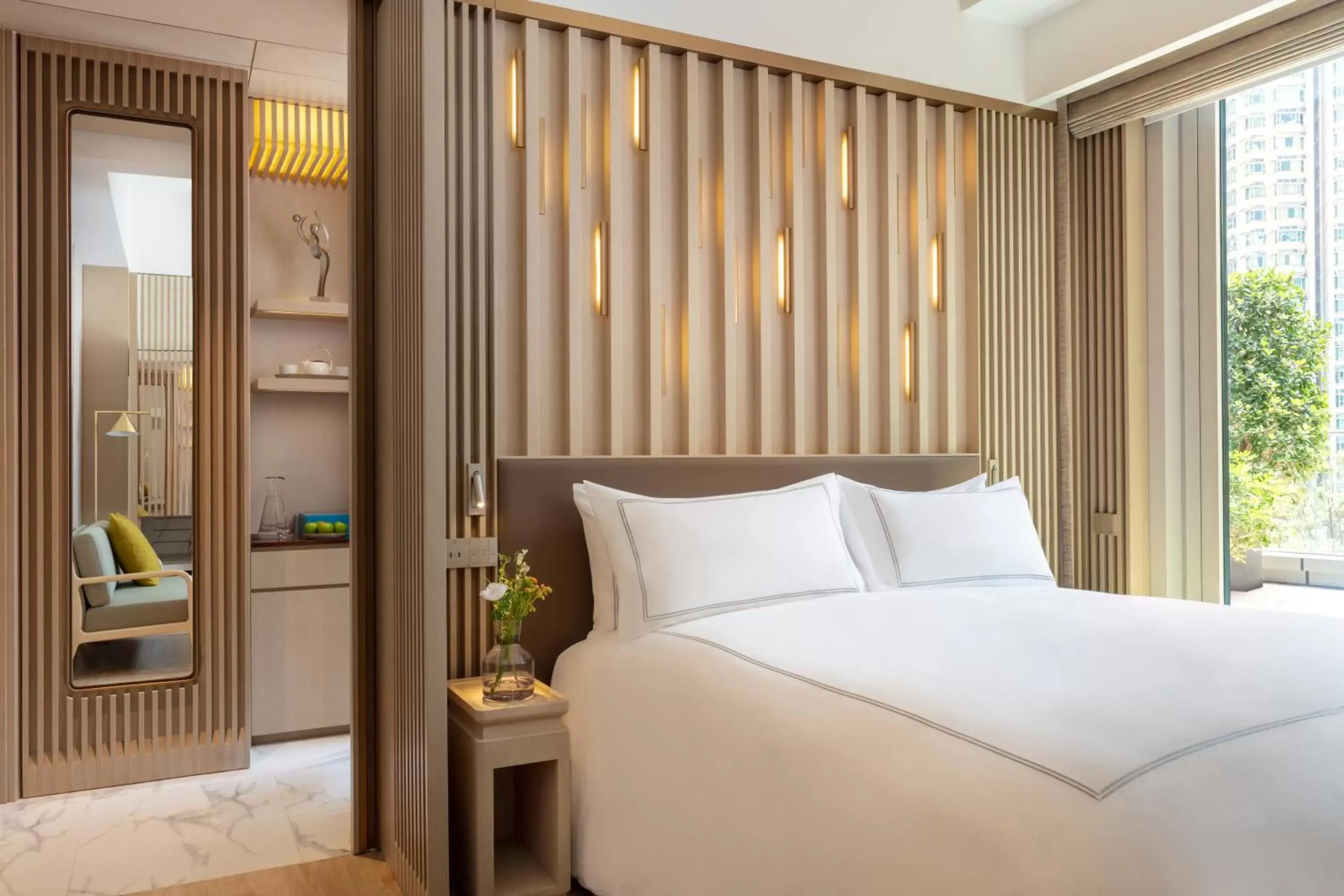 Bedroom, Bed in The Silveri Hong Kong - MGallery