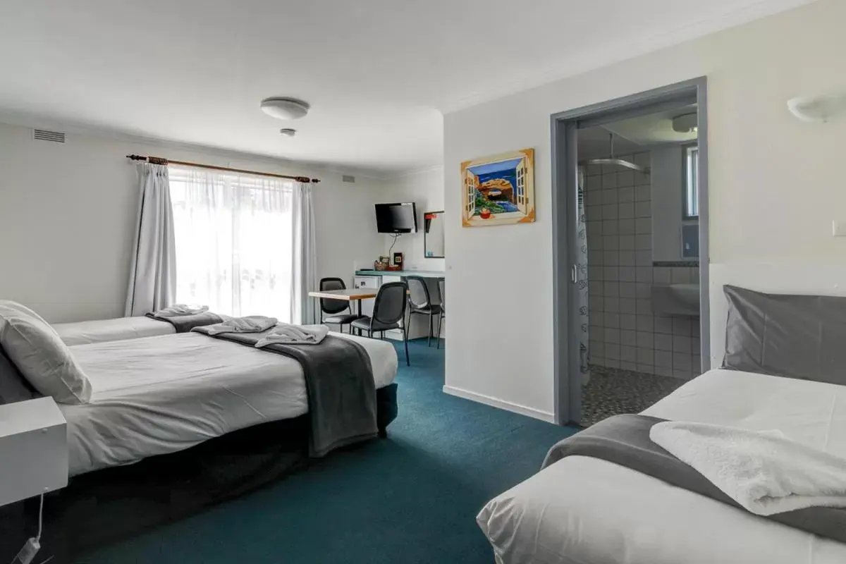 Bedroom, Bed in Central Motel Port Fairy