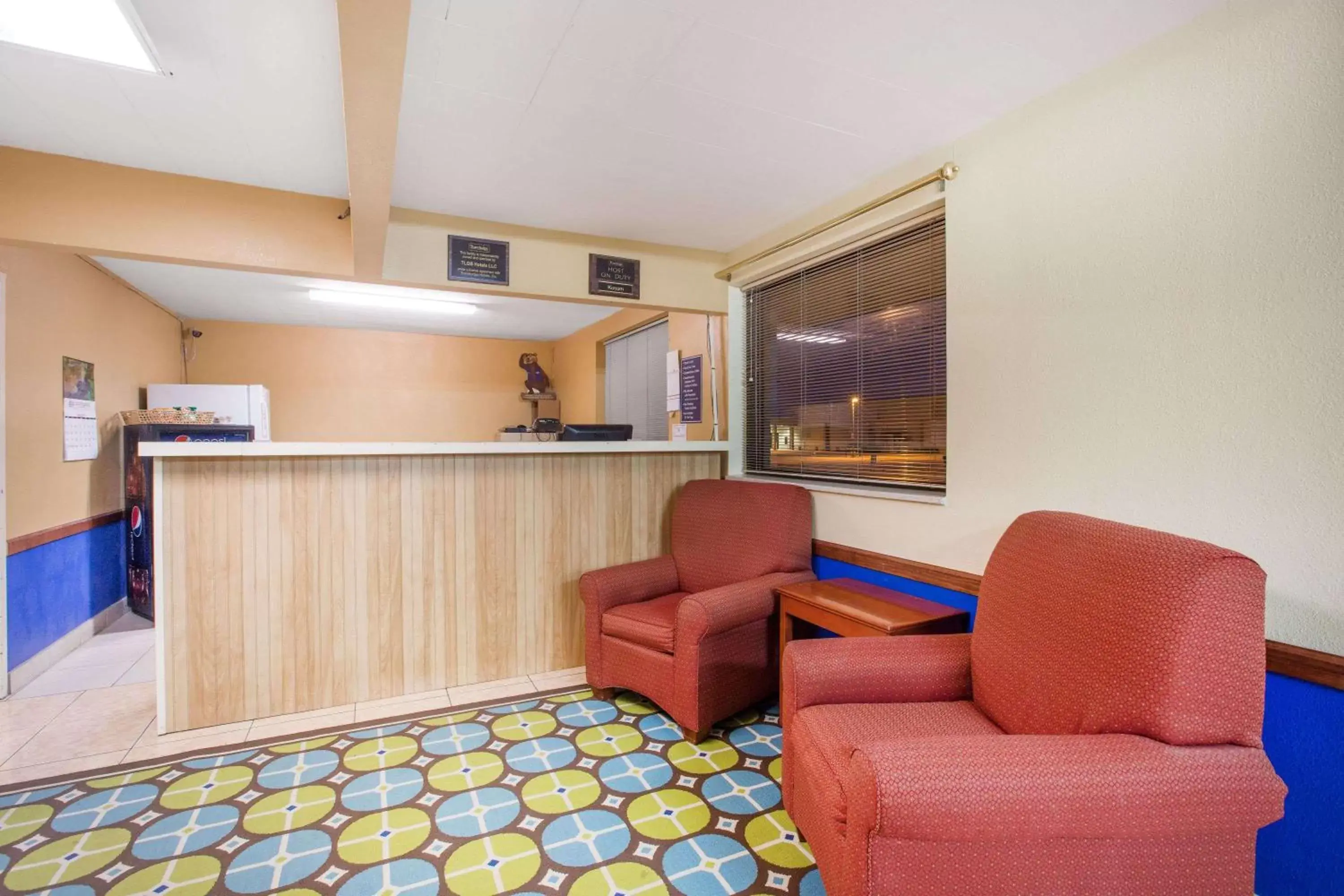 Lobby or reception, Seating Area in Travelodge by Wyndham Great Bend