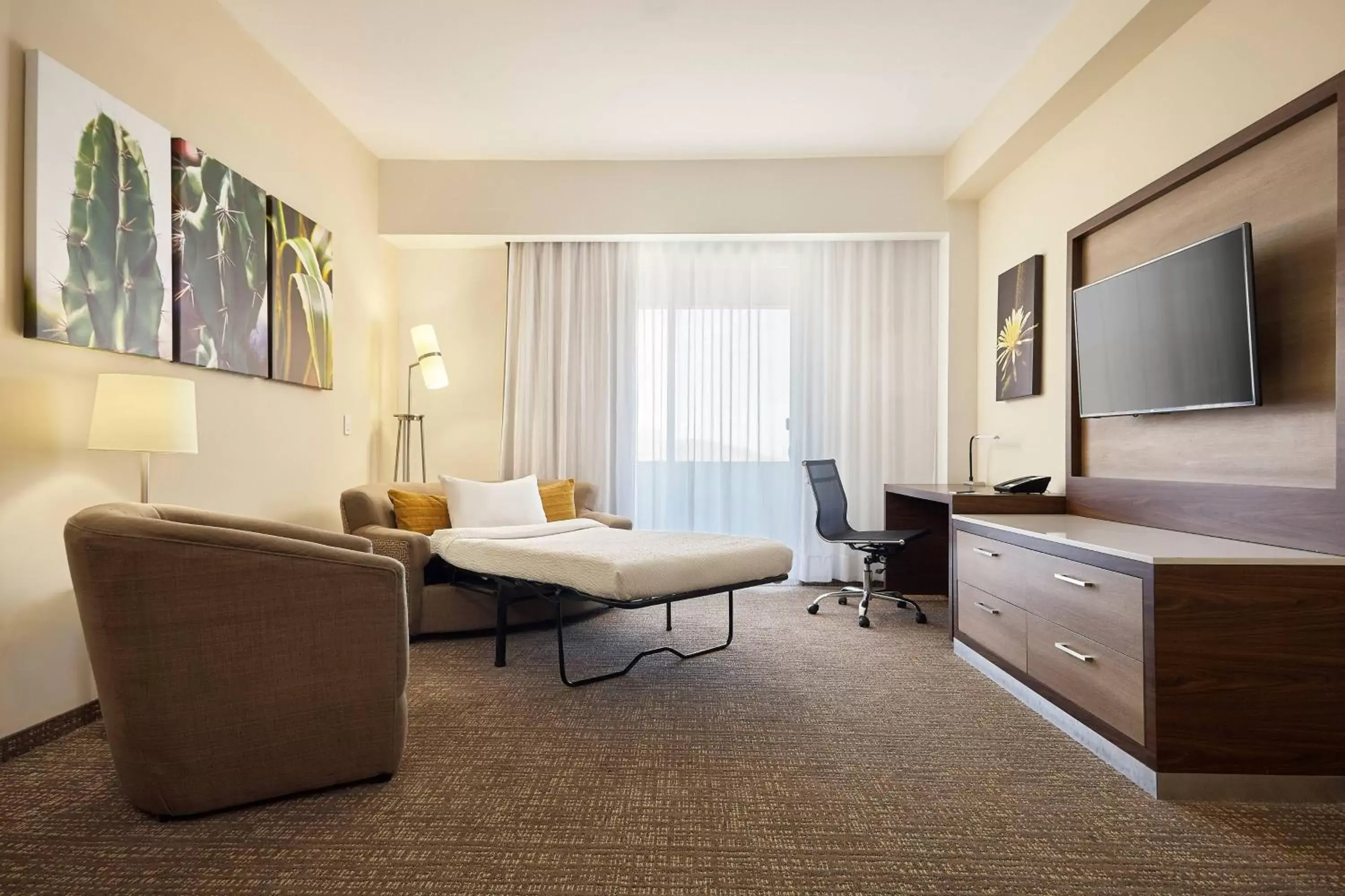 Bedroom, TV/Entertainment Center in Courtyard by Marriott Hermosillo