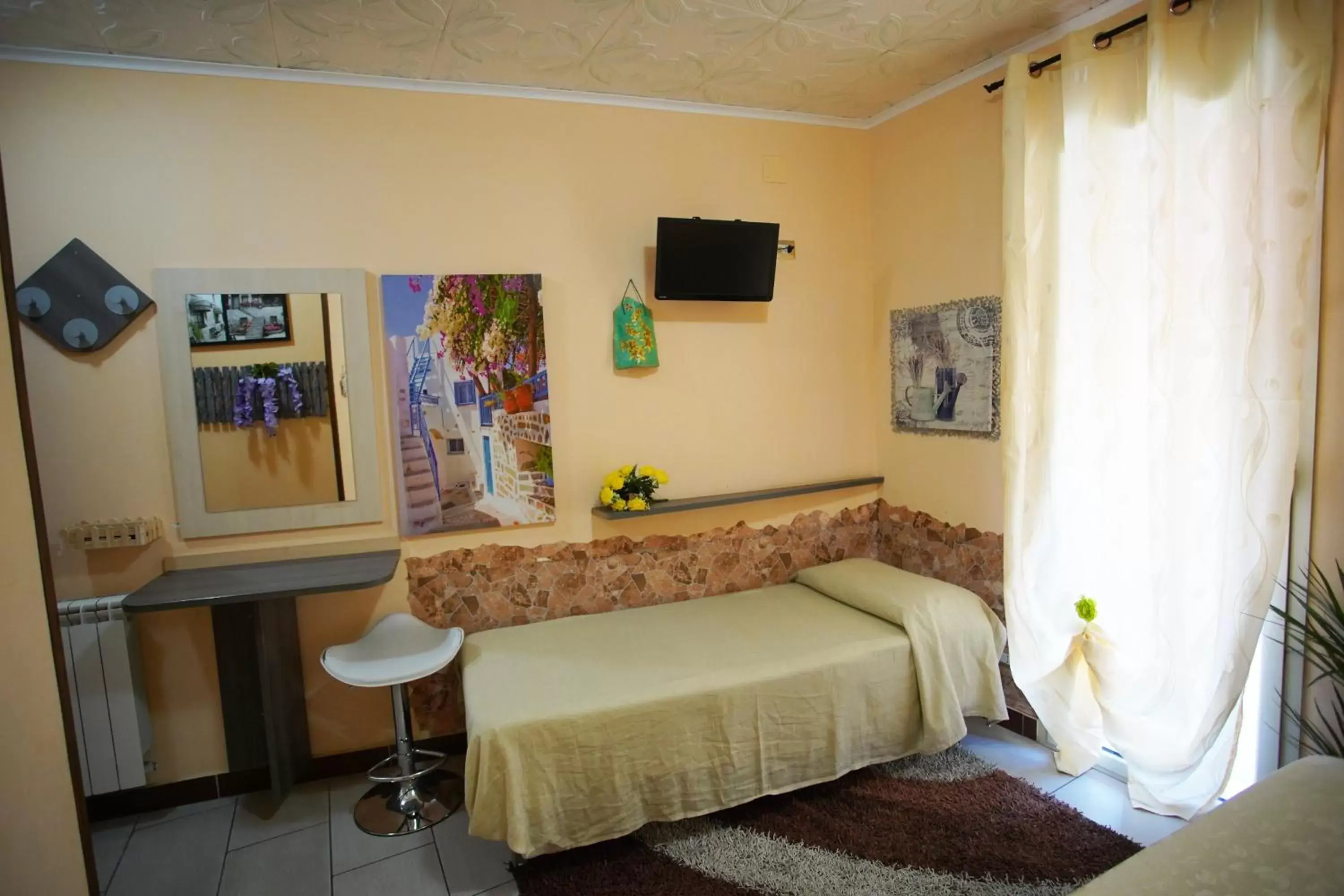 Photo of the whole room in Golden Dreams Reggio Calabria