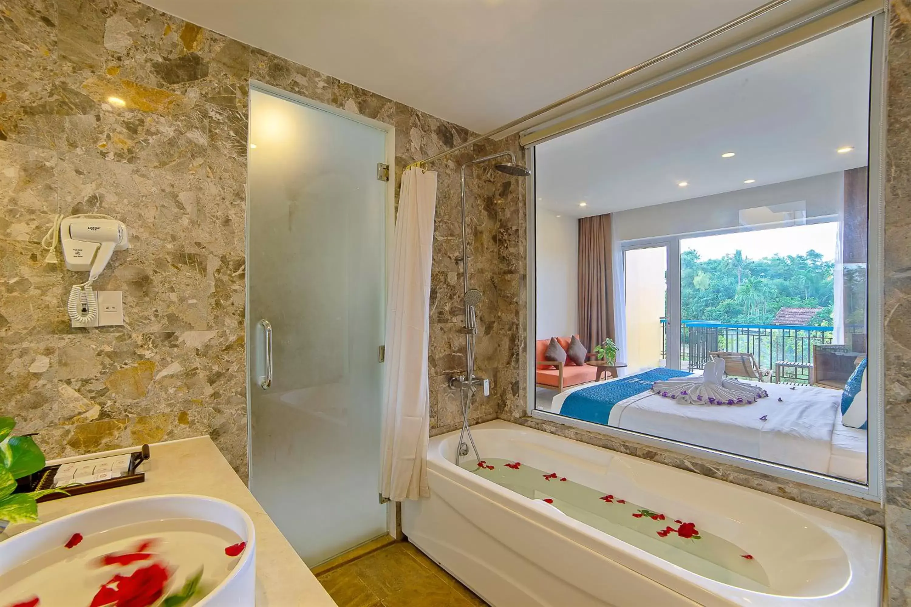 Bathroom in Hoi An Aurora Riverside Hotel and Spa