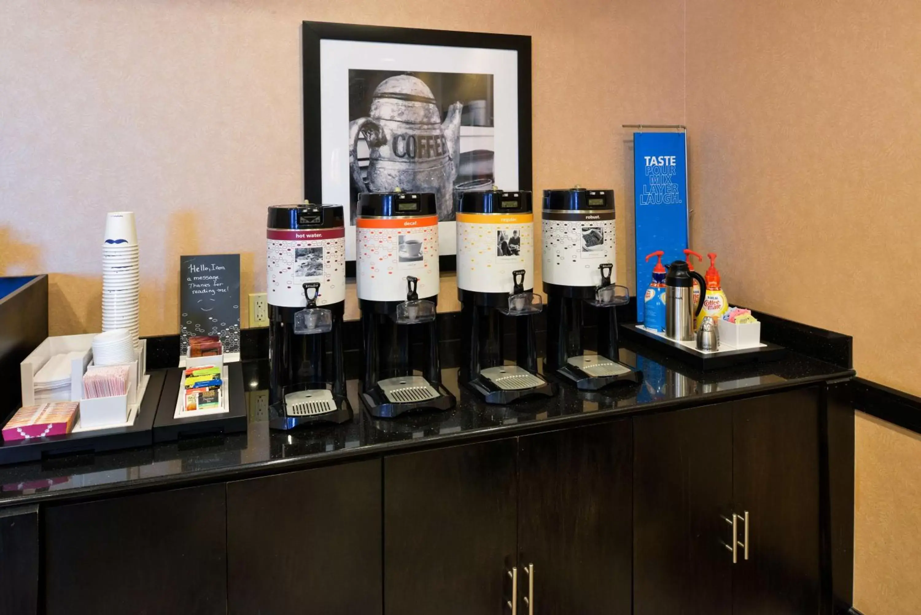 Dining area in Hampton Inn Pecos