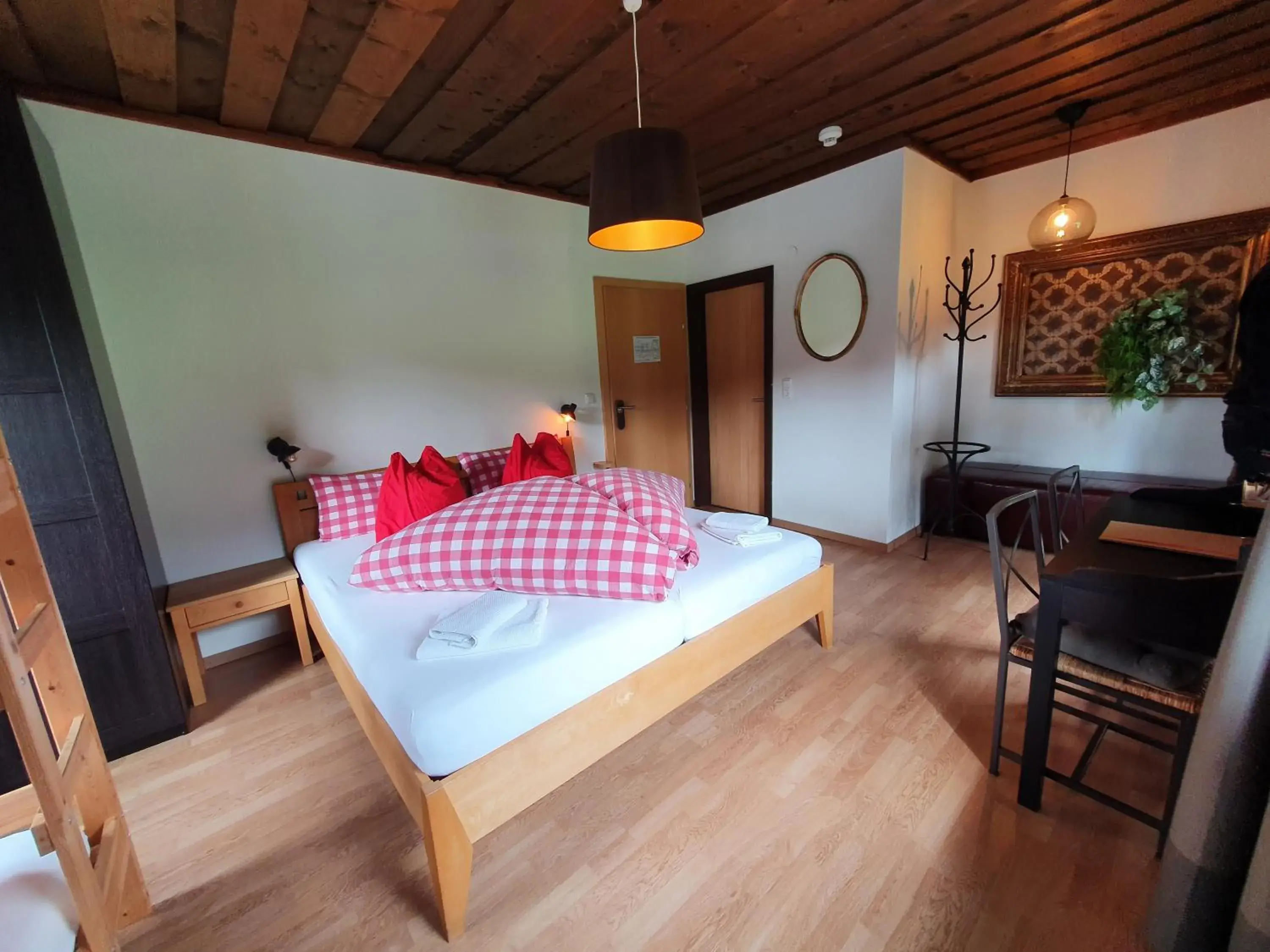 Photo of the whole room, Bed in Alpenhof