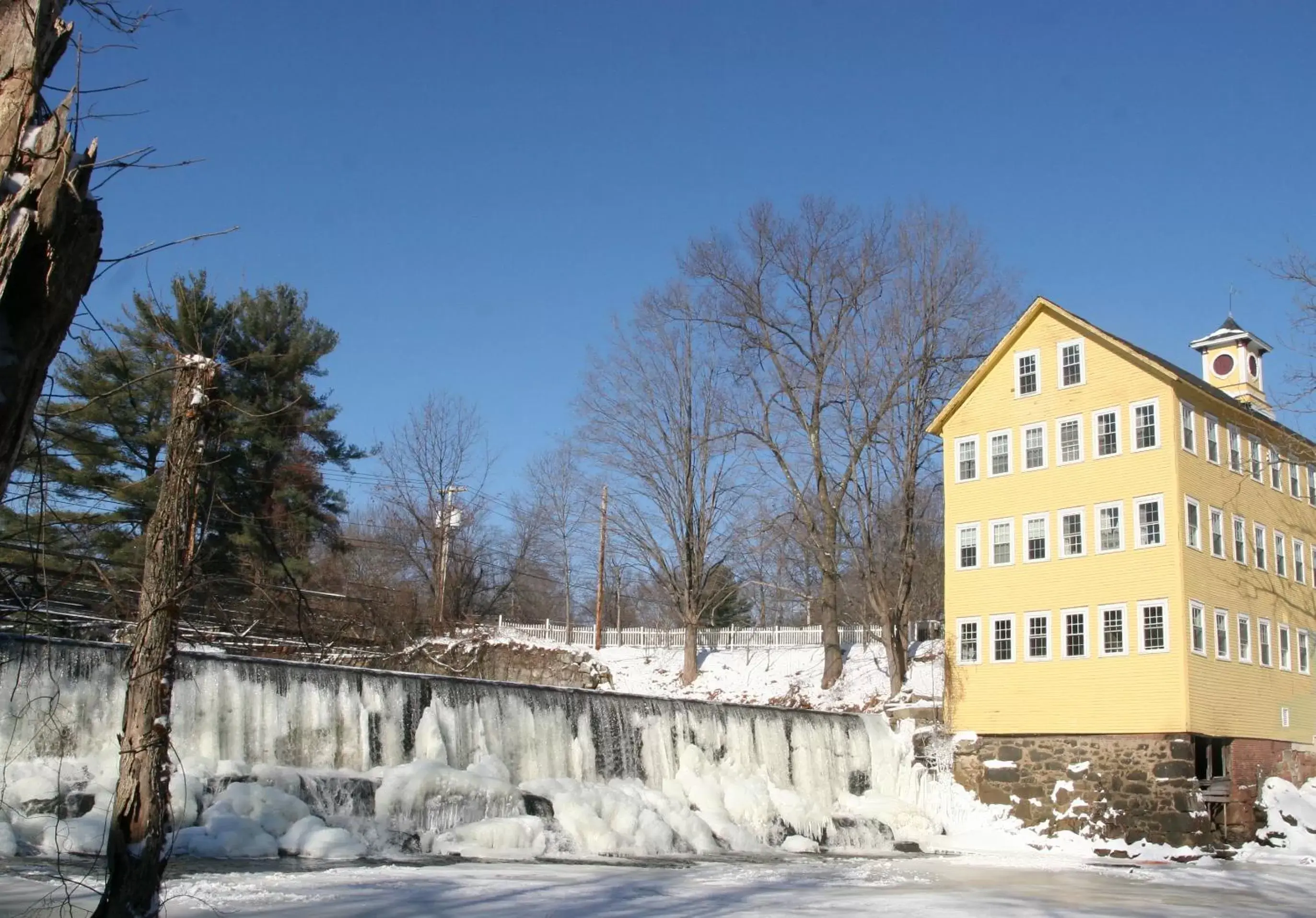 Facade/entrance, Winter in Old Mill Inn