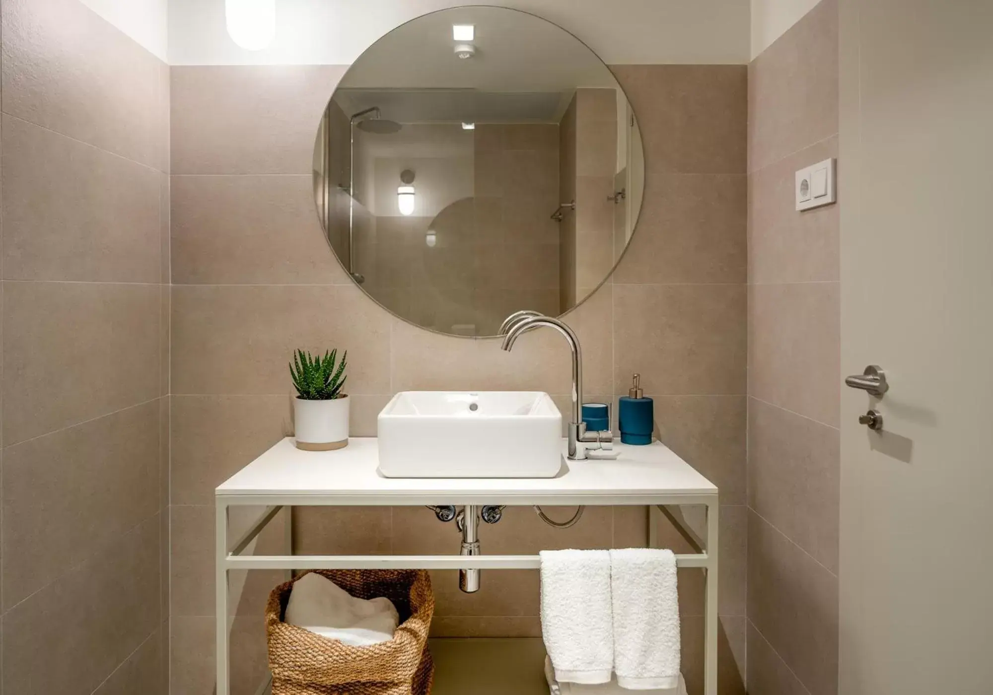 Bathroom in Apartahotel Líbere Vitoria