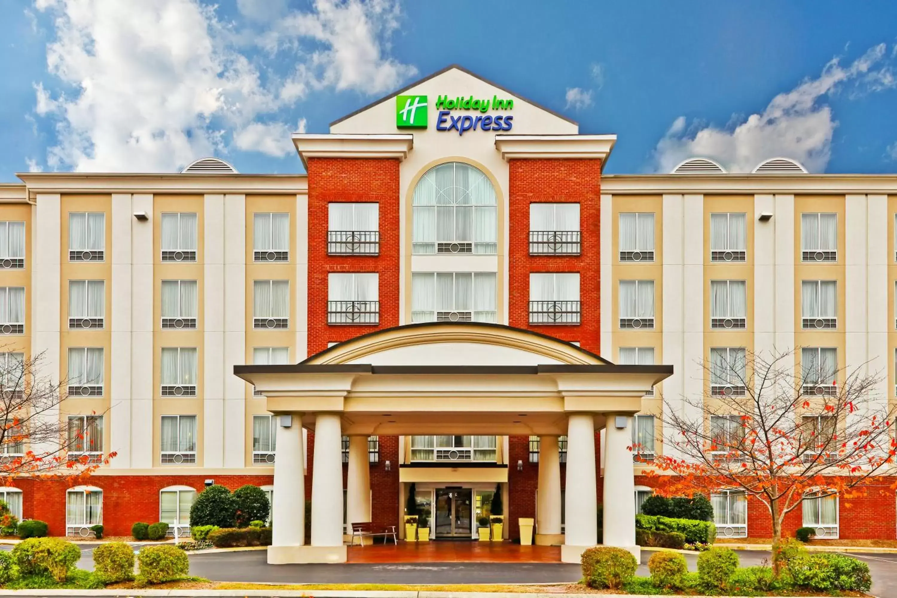 Property building in Holiday Inn Express Hotel & Suites Chattanooga-Lookout Mountain, an IHG Hotel