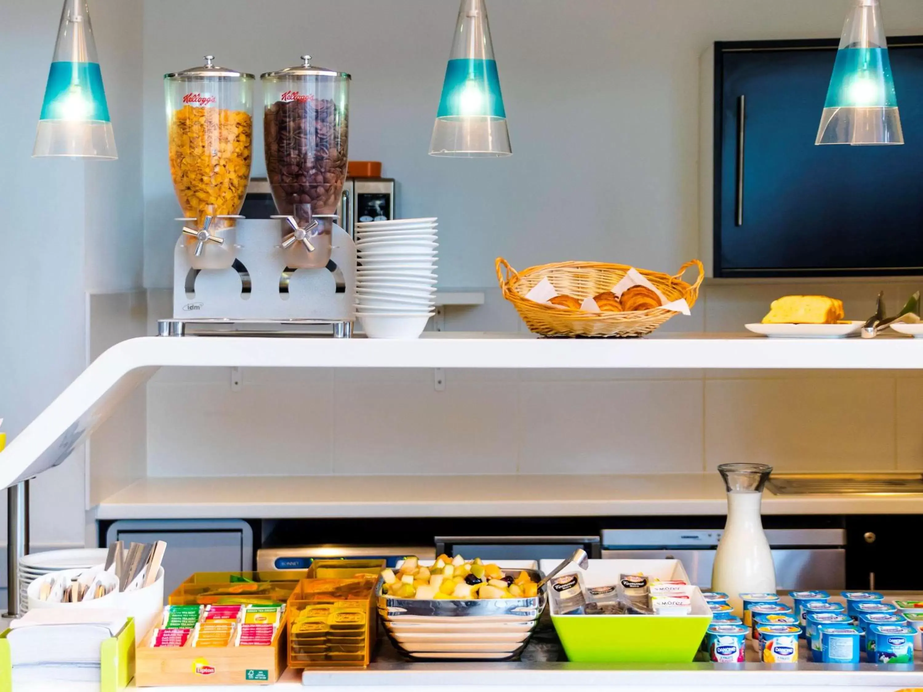 Photo of the whole room, Food in ibis budget Nimes Centre Gare