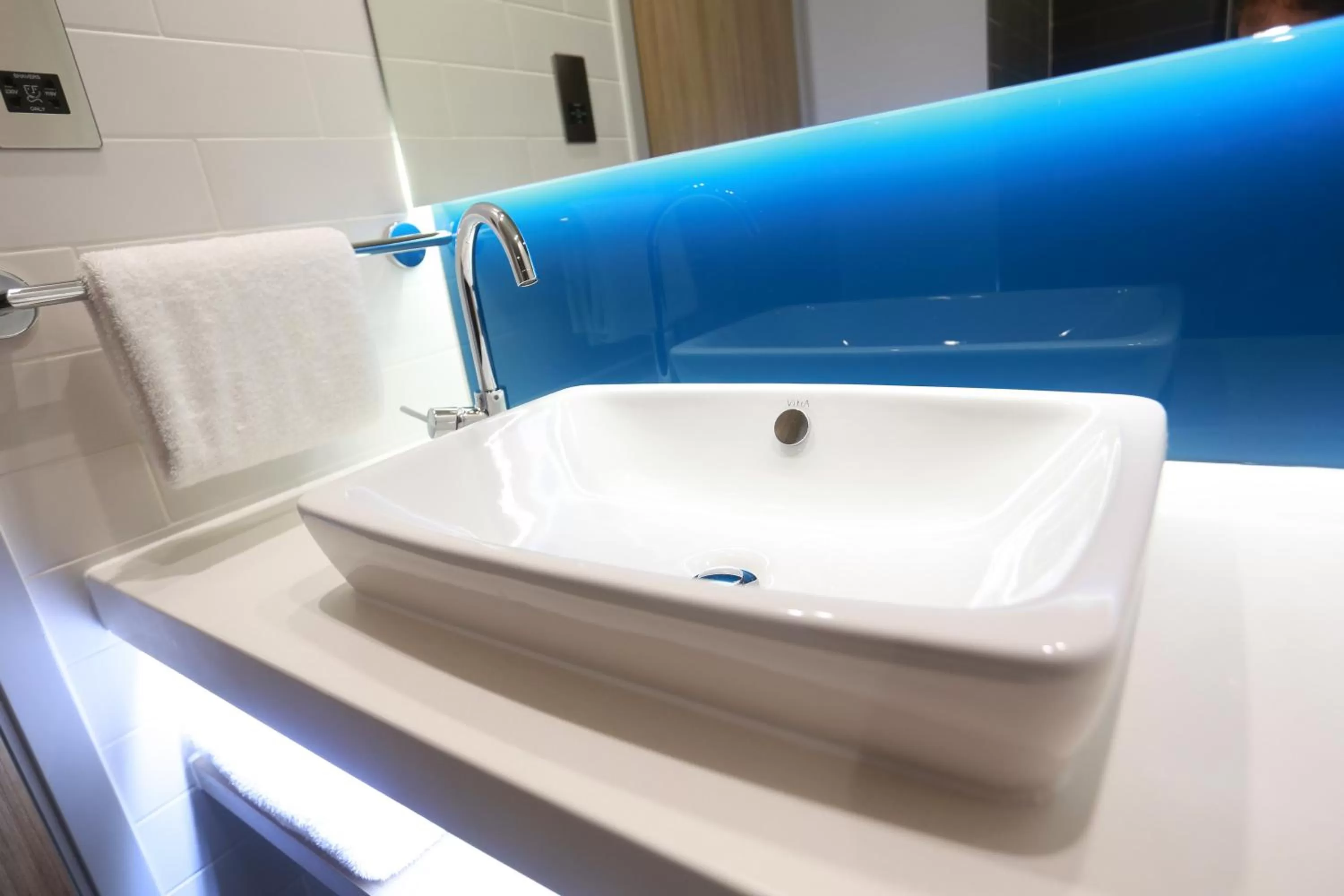 Bathroom in Holiday Inn Express - Manchester - TRAFFORDCITY by IHG