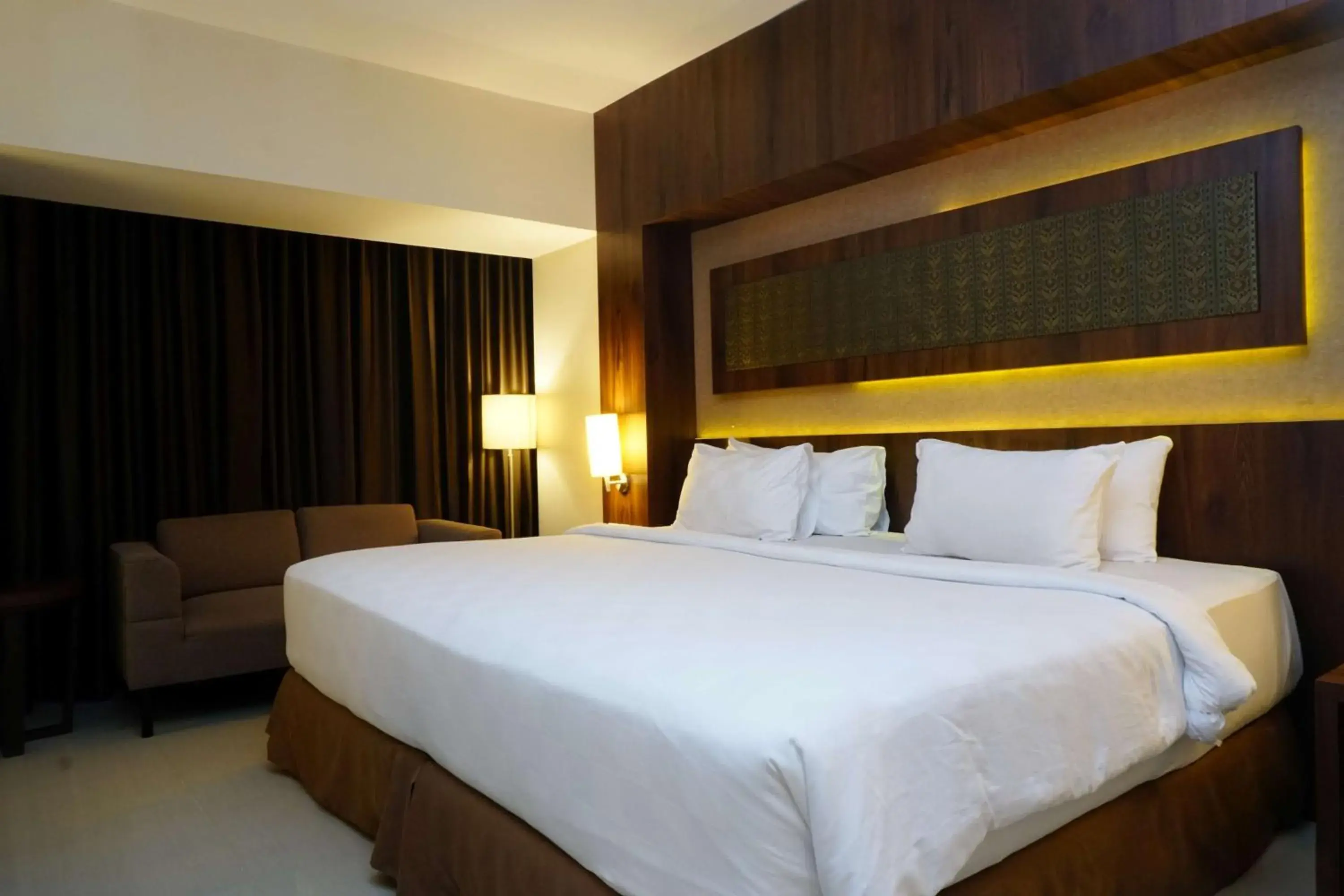 Bedroom, Bed in Best Western Papilio Hotel