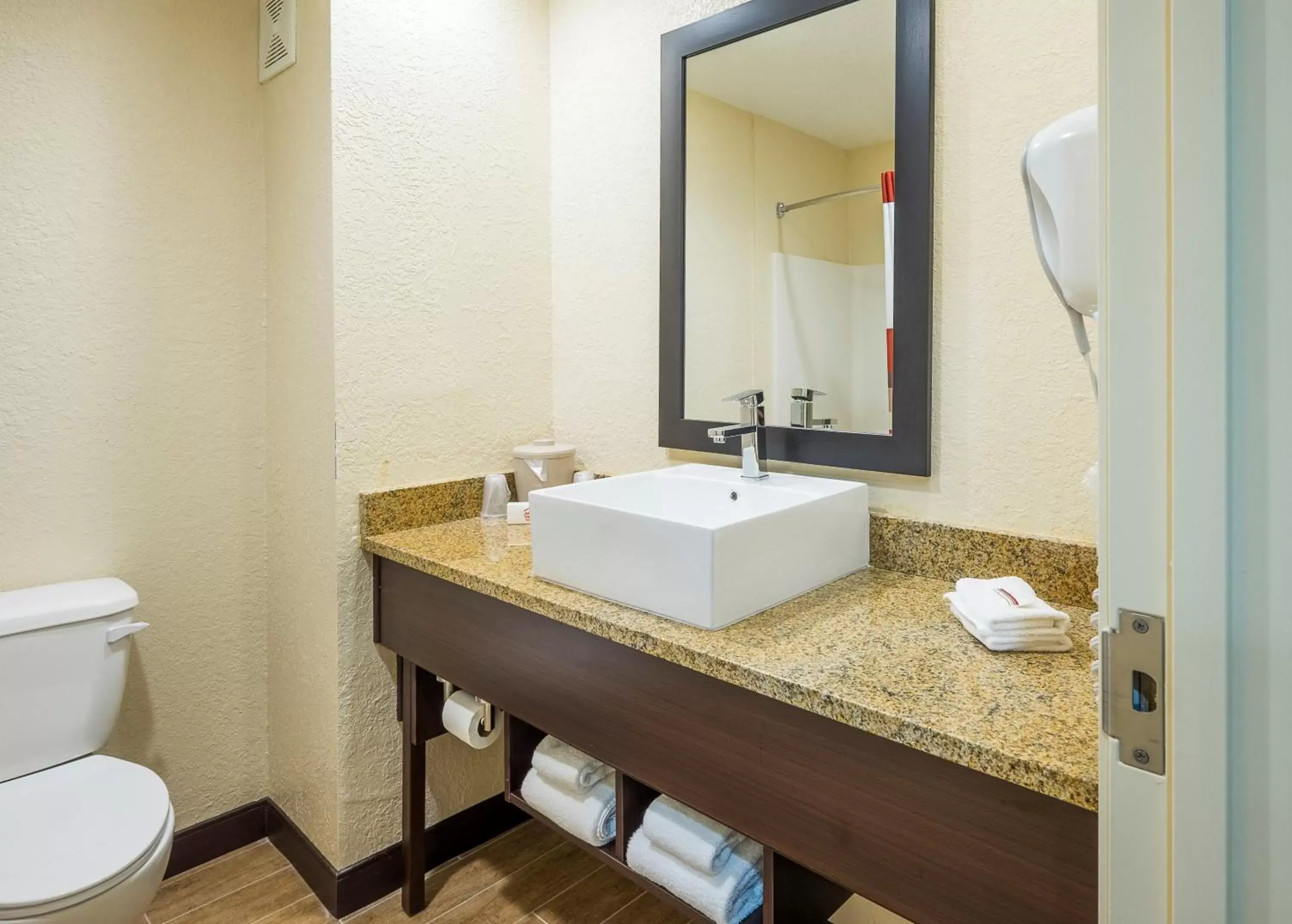 Bathroom in Red Roof Inn Ocala