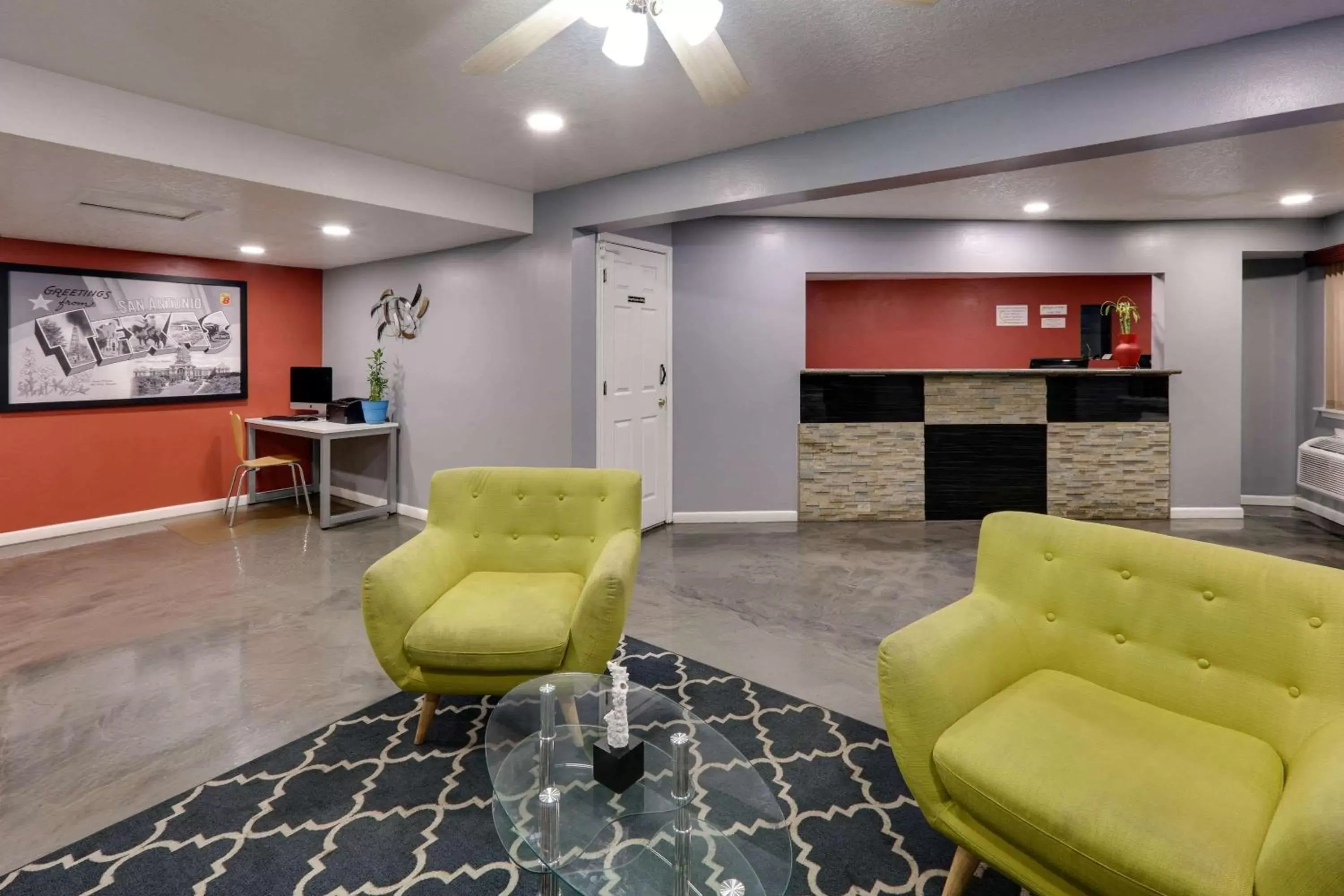 Lobby or reception, Lobby/Reception in Super 8 by Wyndham San Antonio Downtown / Museum Reach