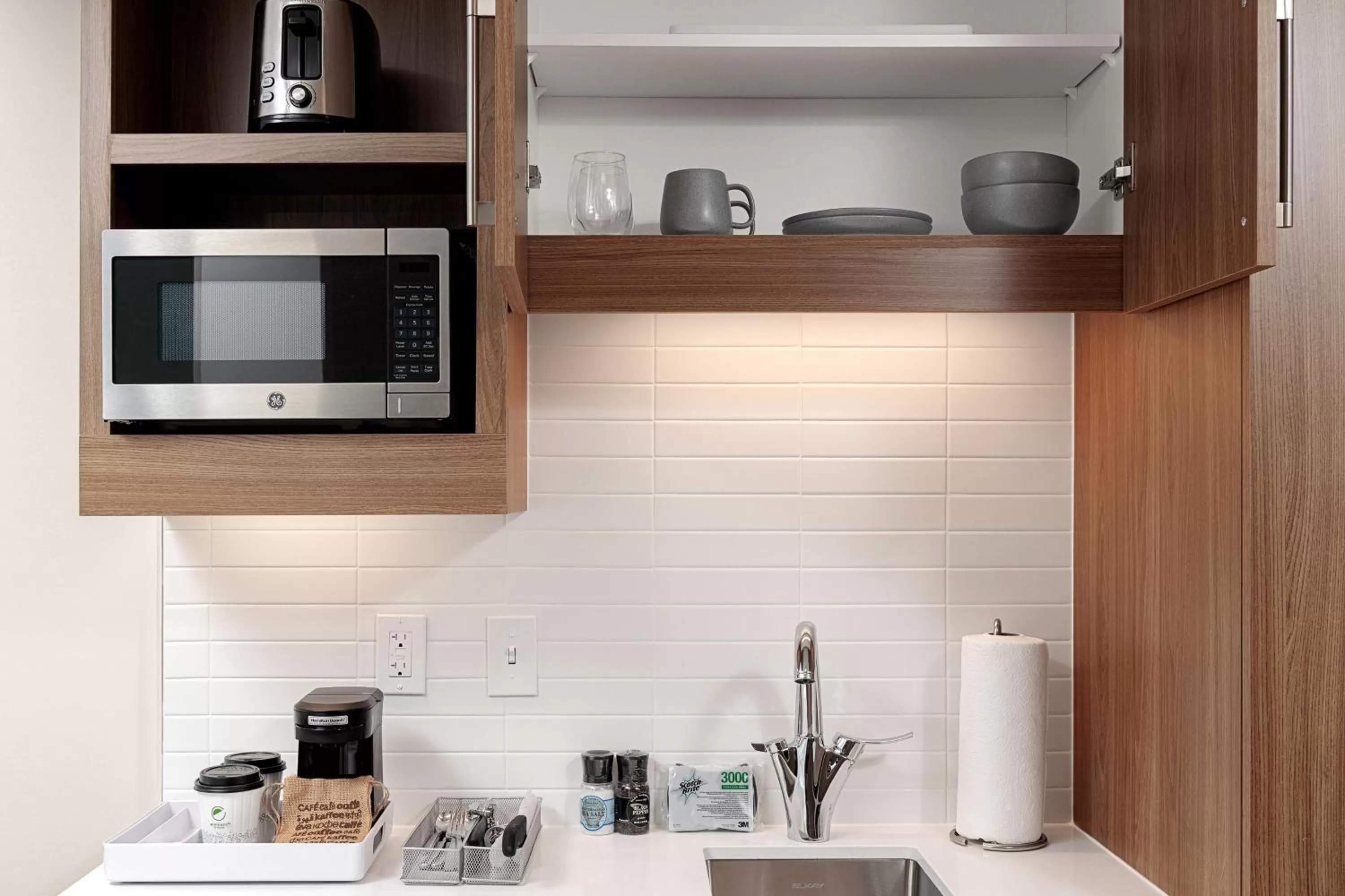 Standard guest room with king bed sofa bed and city view in Element Nashville Vanderbilt West End