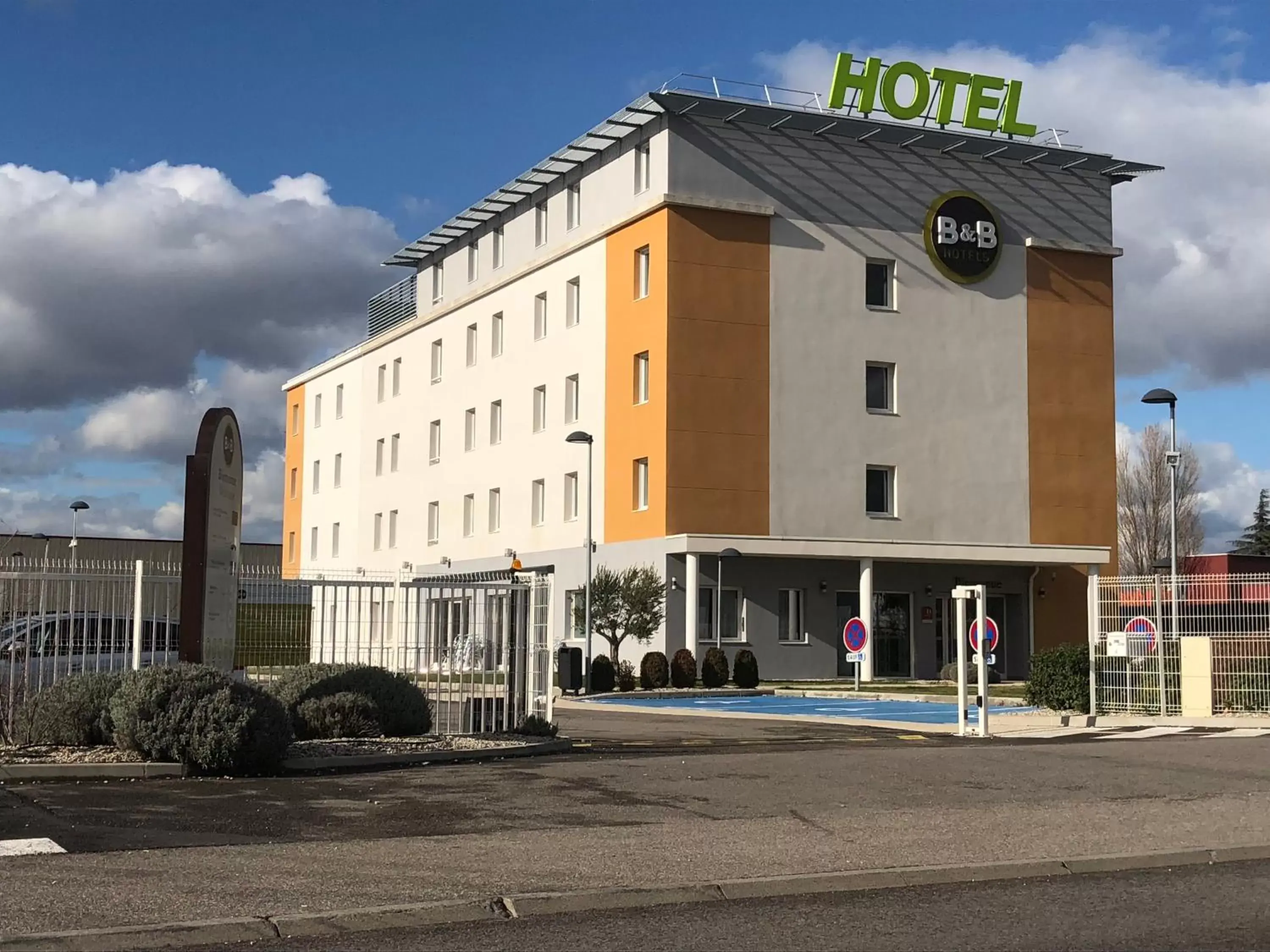 Facade/entrance, Property Building in B&B HOTEL Lyon Eurexpo Chassieu