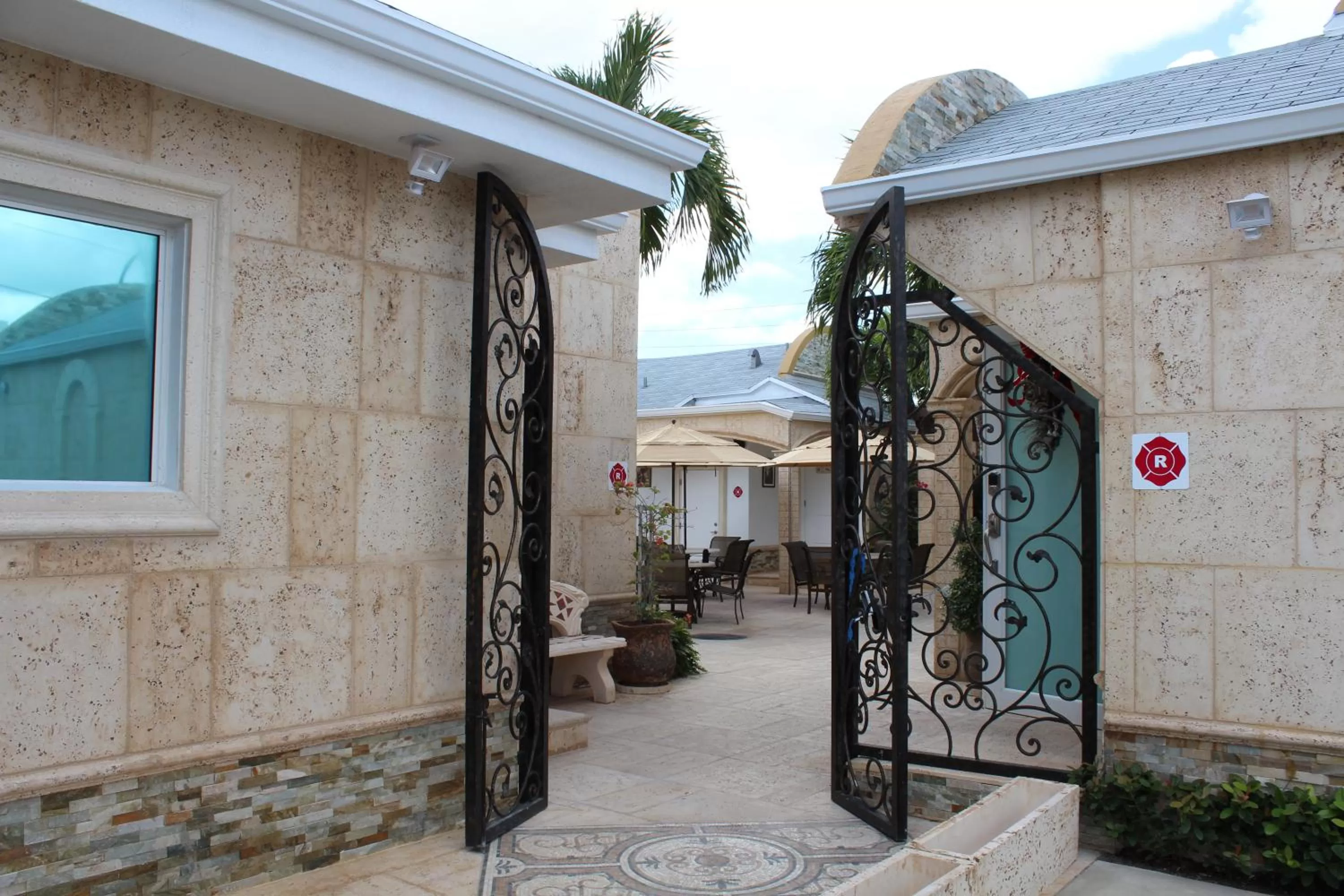 Facade/entrance in Casa Pellegrino Boutique Hotel