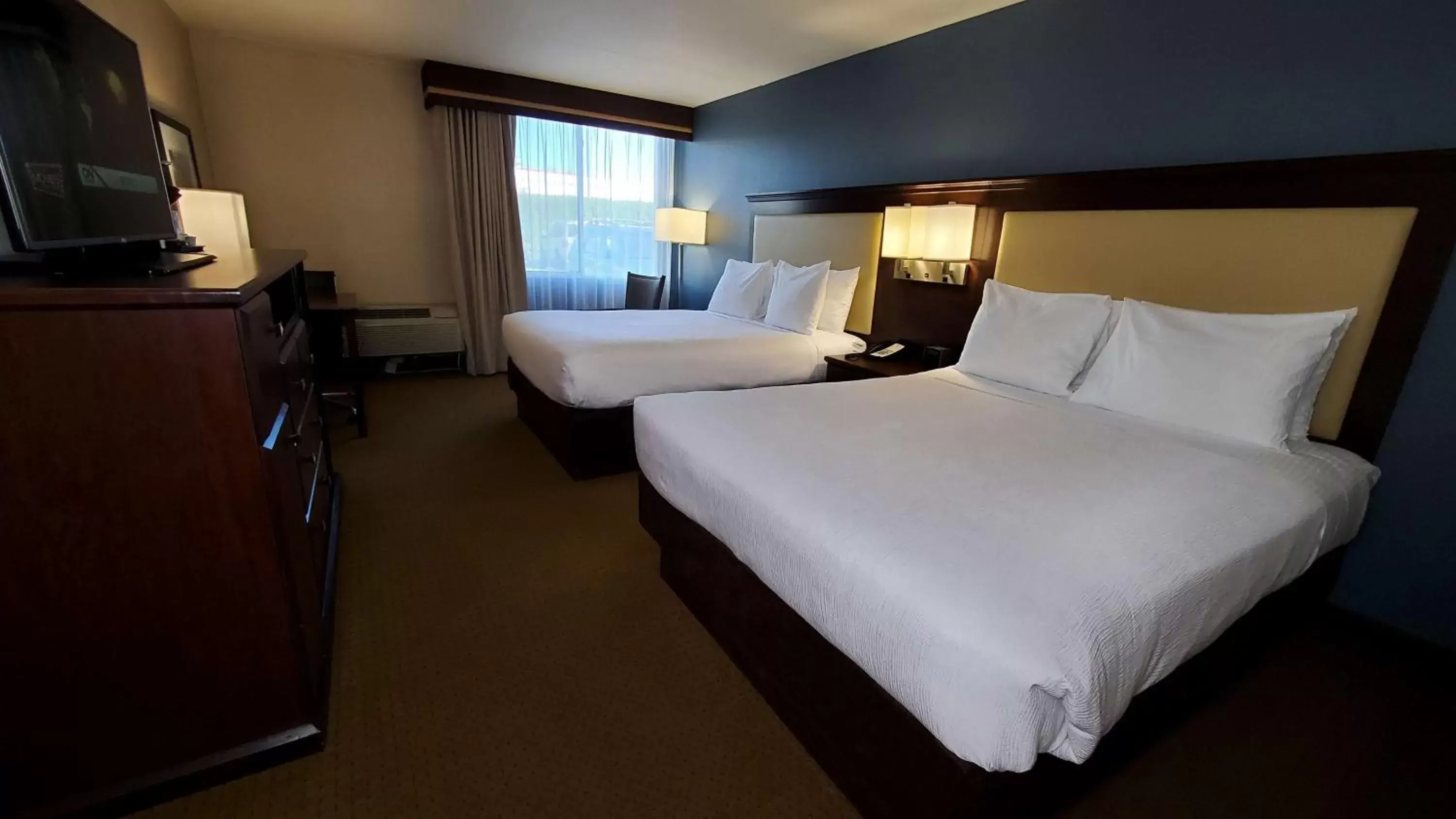 Photo of the whole room, Bed in Best Western Plus Coeur d'Alene Inn