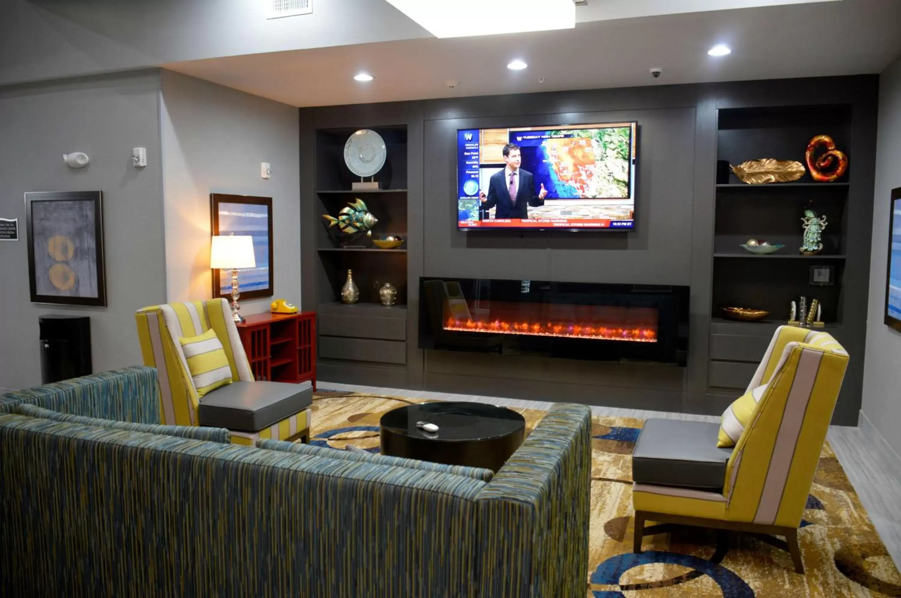 Lobby or reception, Seating Area in Best Western Plus Airport Inn & Suites