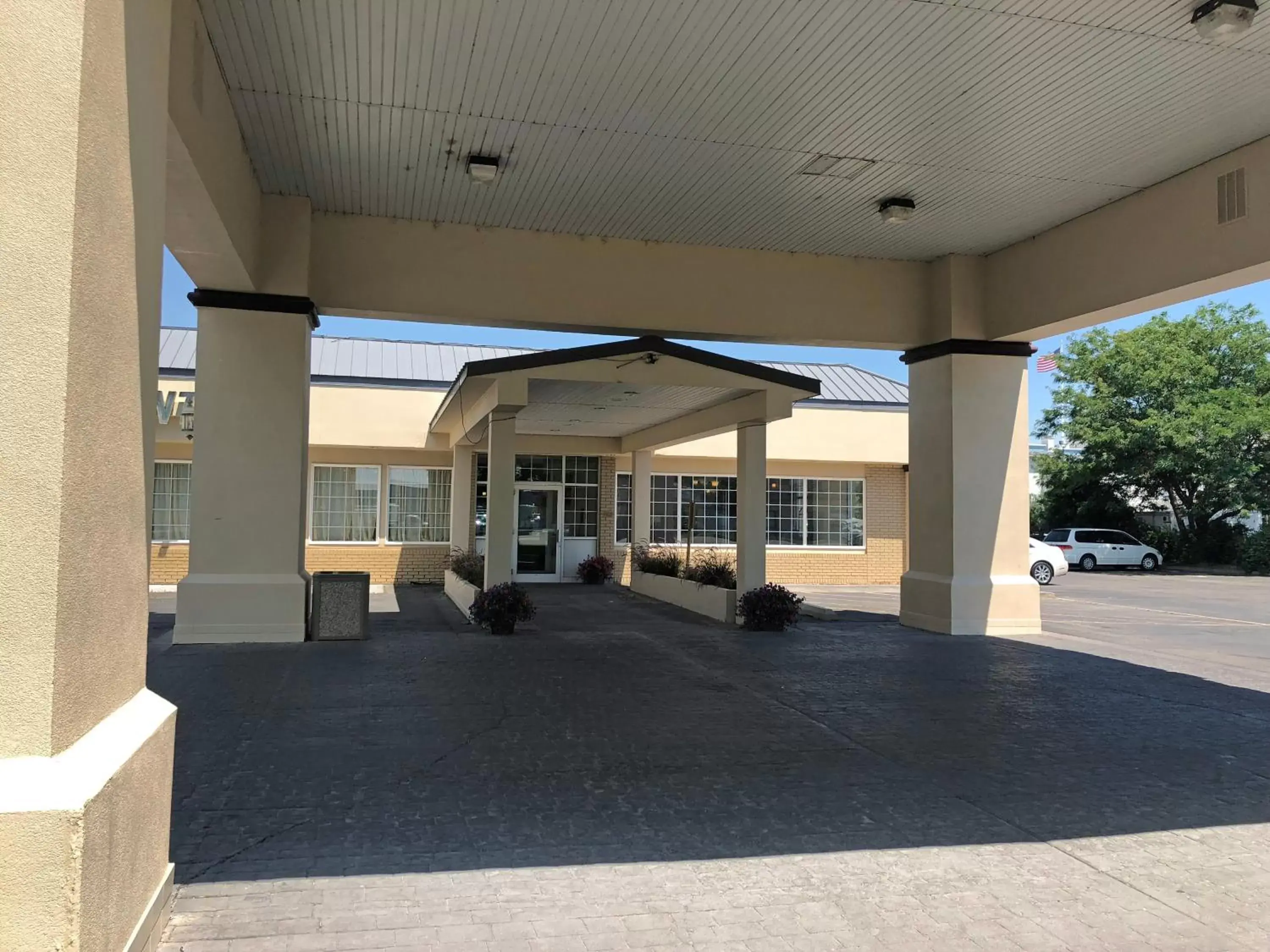 Facade/entrance in FairBridge Extended Stay, a Kitchenette Hotel