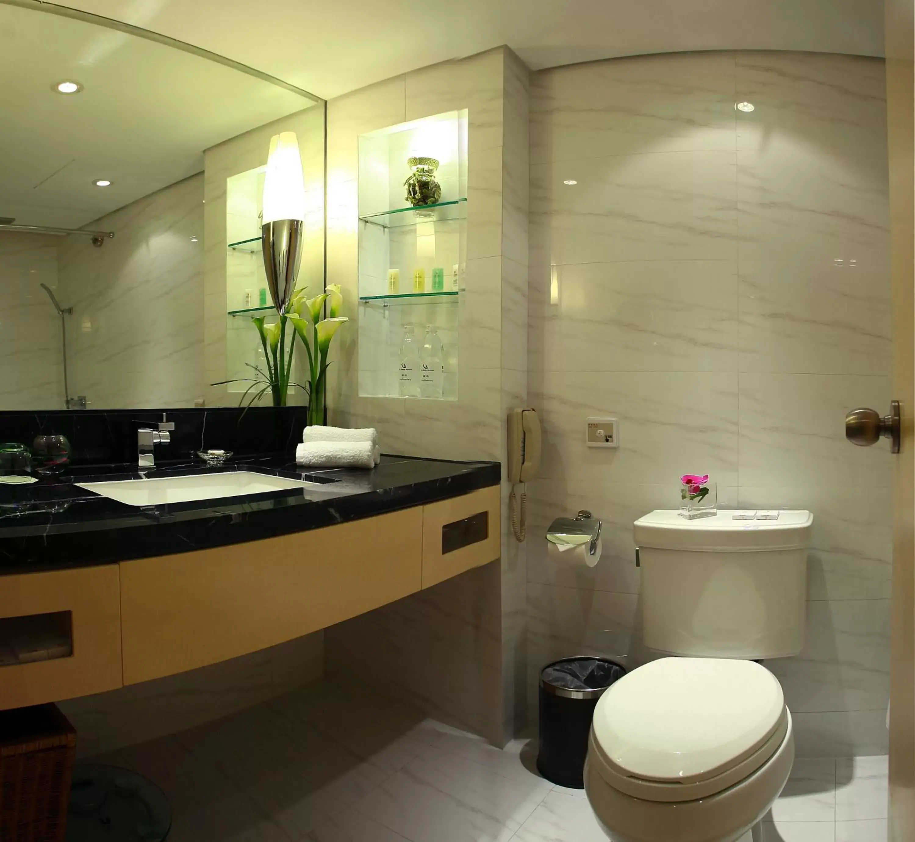 Toilet, Bathroom in Jin Jiang Tower