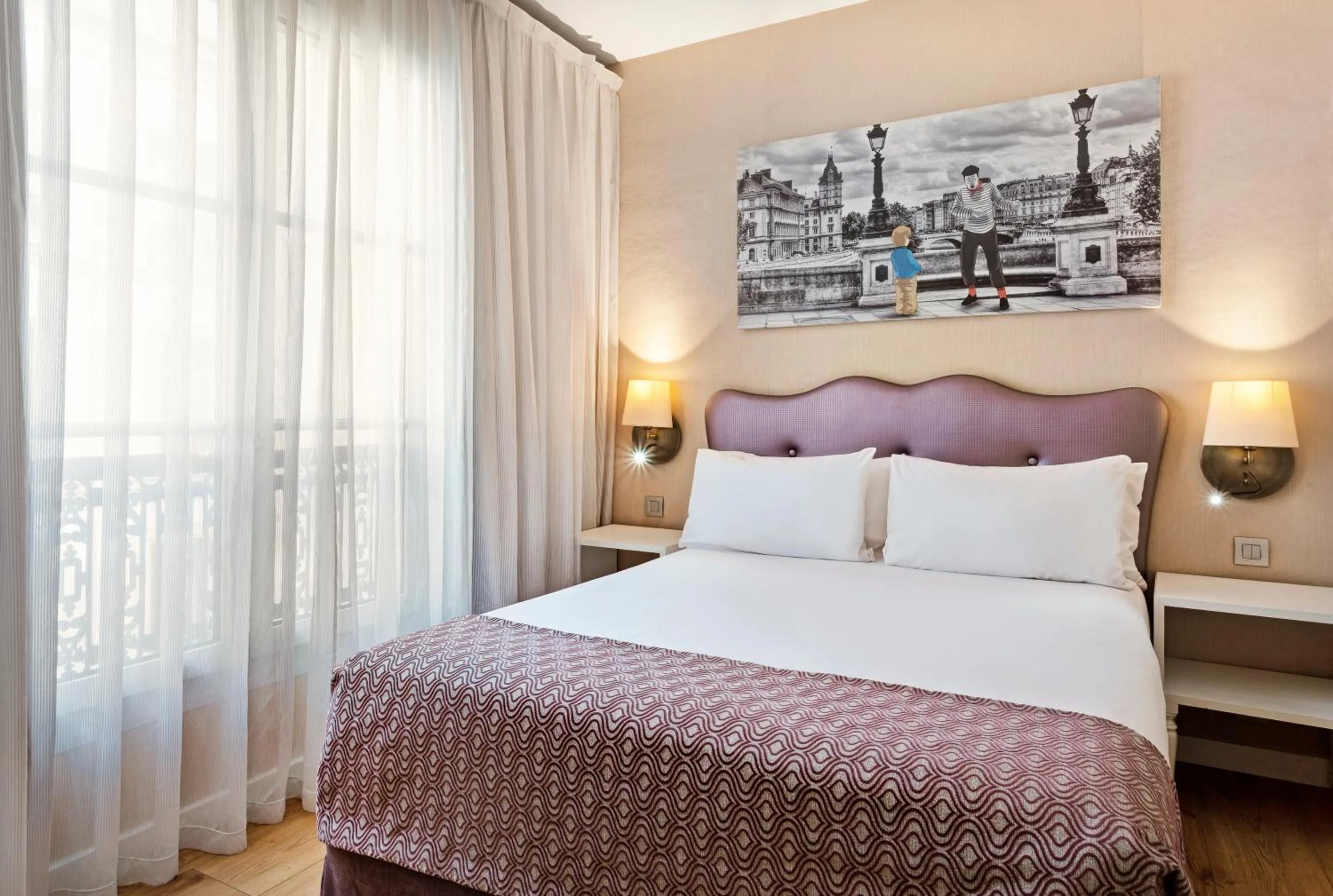 Photo of the whole room, Bed in Exe Paris Centre