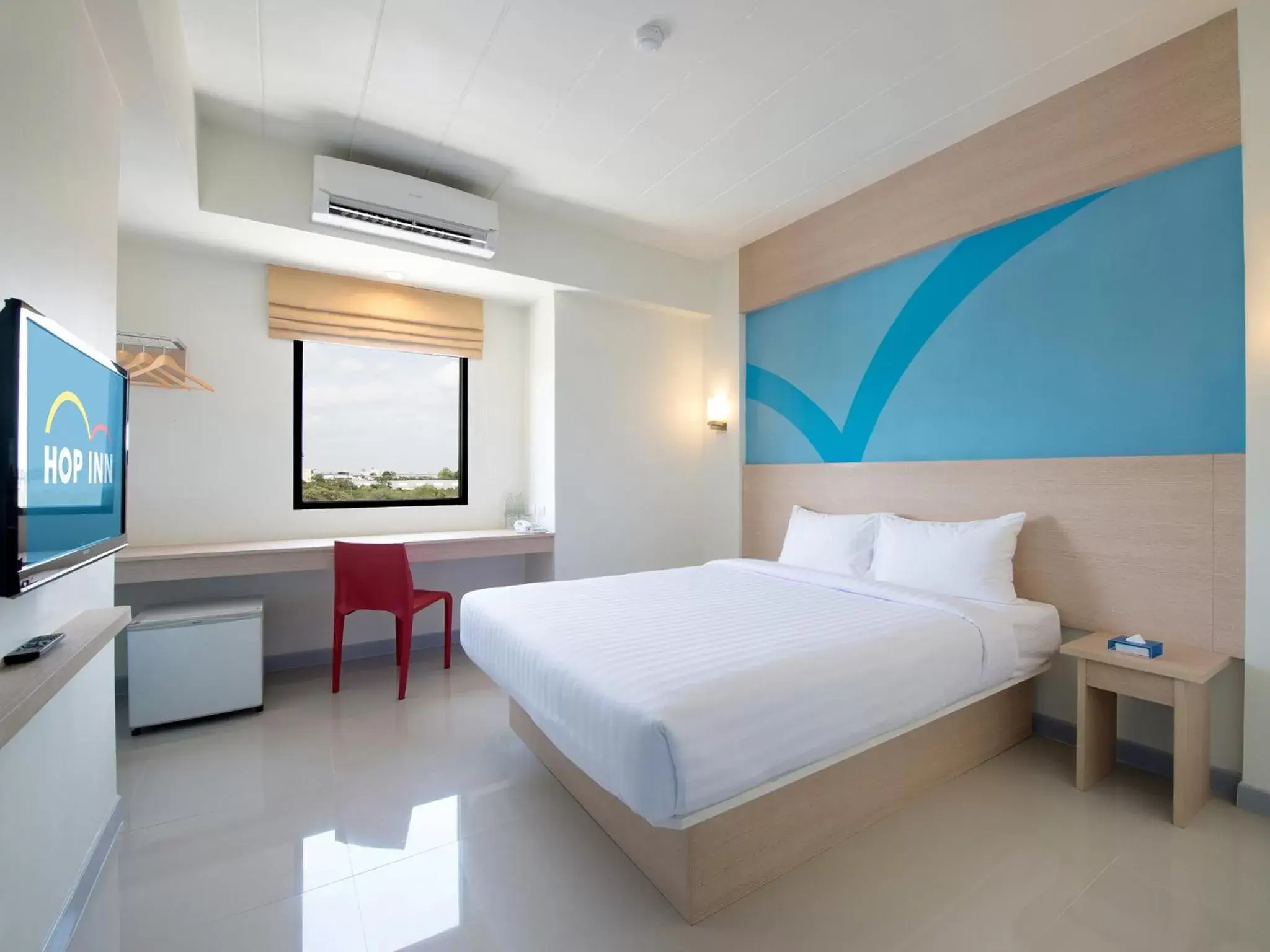 Bedroom, Bed in Hop Inn Surin