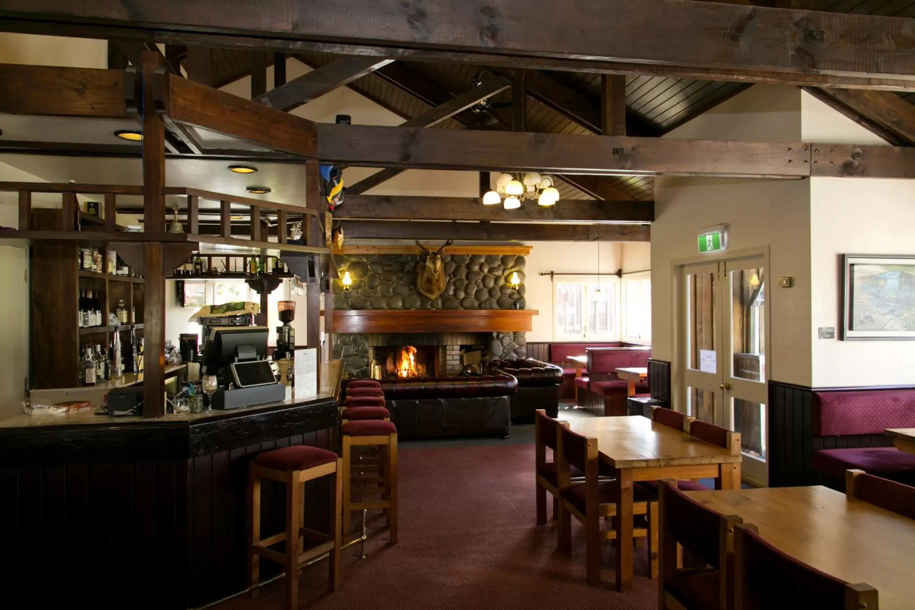 Lounge or bar in Turangi Bridge Motel Lounge or bar in Turangi Bridge Motel