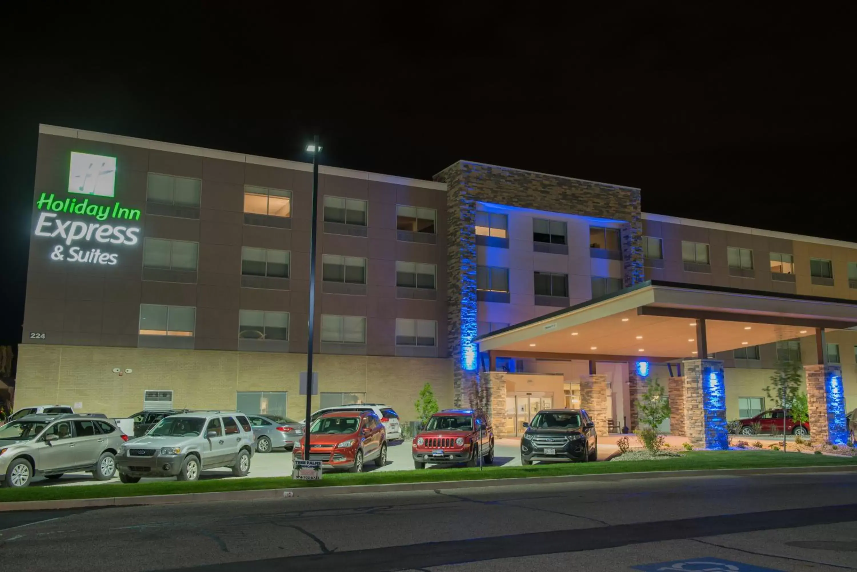 Property building in Holiday Inn Express & Suites Dayton North - Vandalia, an IHG Hotel