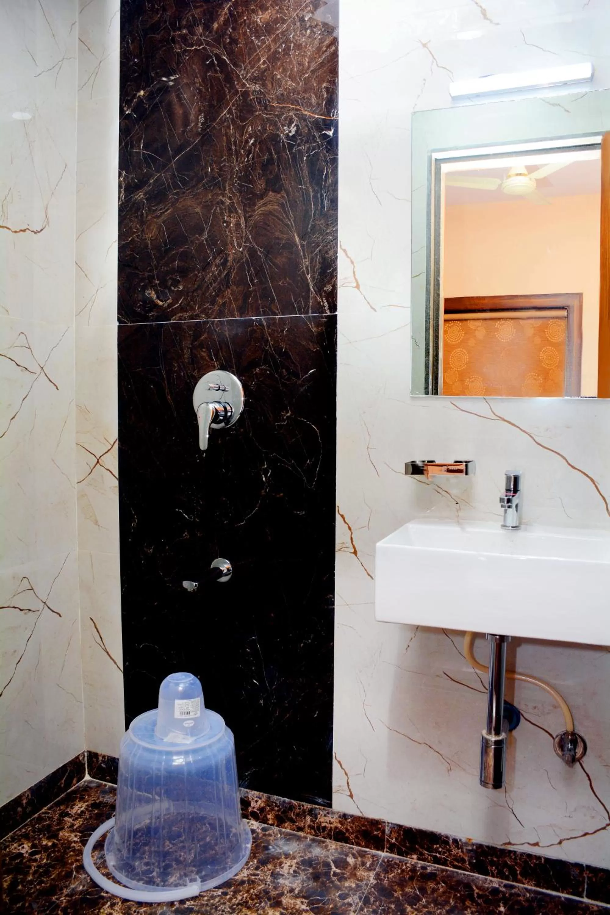 Bathroom in Hotel Nest N Rest - Mumbai