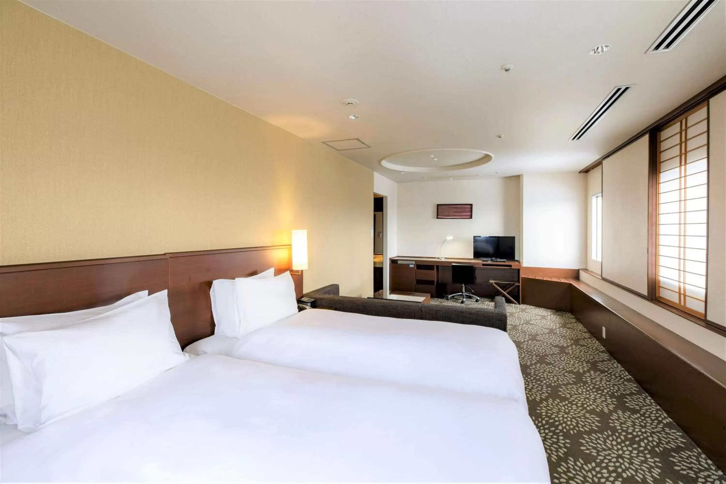 Photo of the whole room, Bed in ANA Holiday Inn Kanazawa Sky, an IHG Hotel