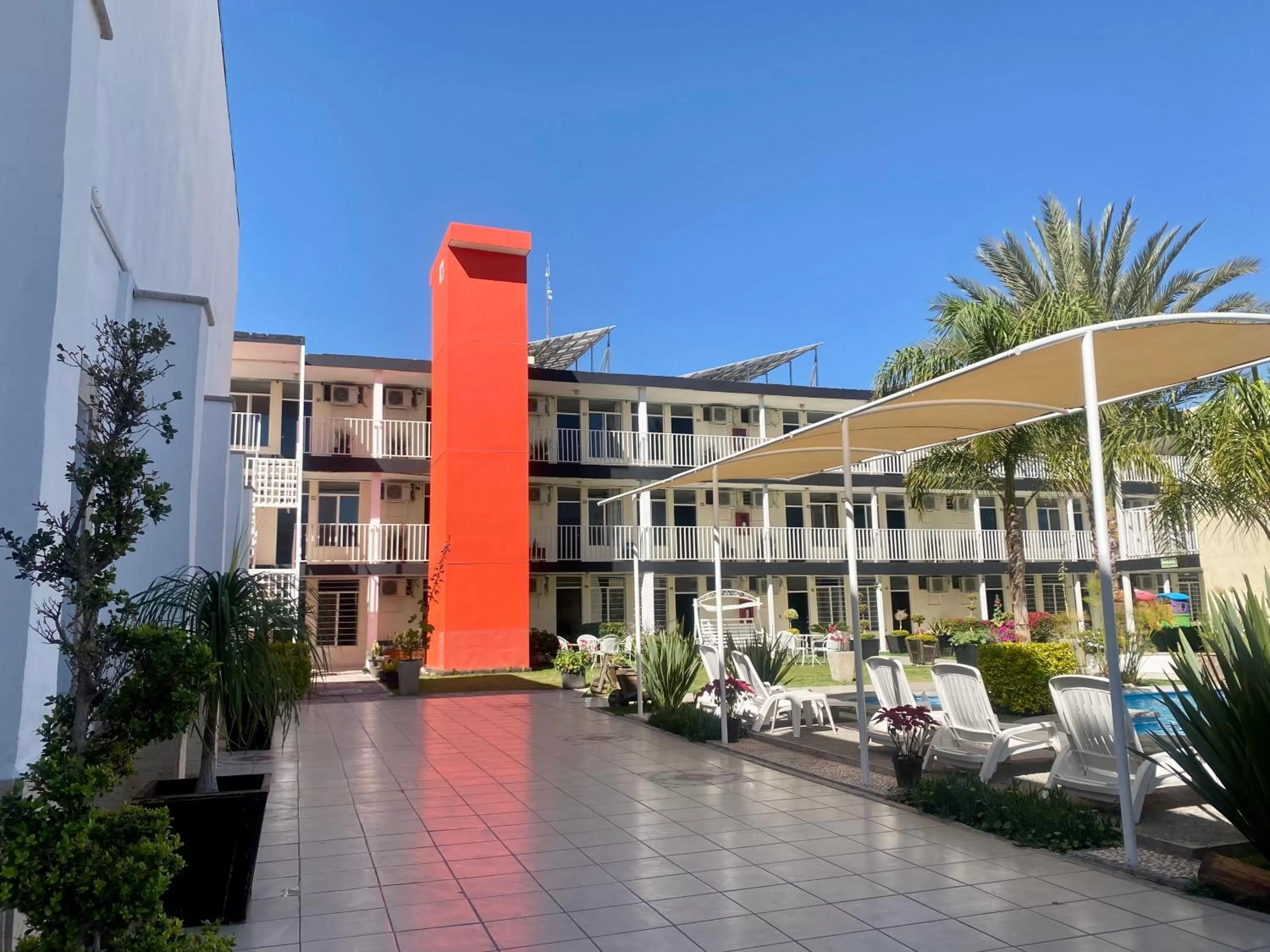 Property building in Hotel del Alba Inn & Suites