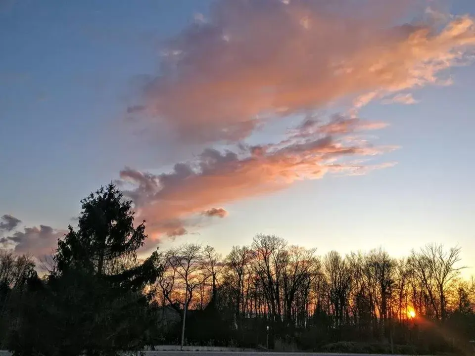 Natural landscape, Sunrise/Sunset in THE ASHWOOD INN