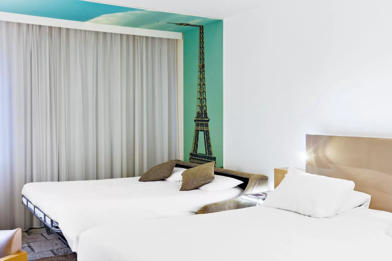 Staff, Bed in Mercure Paris Vaugirard Porte De Versailles