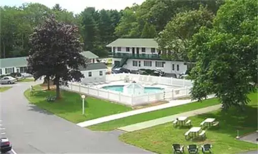 Swimming pool, Pool View in Ne'r Beach Motel