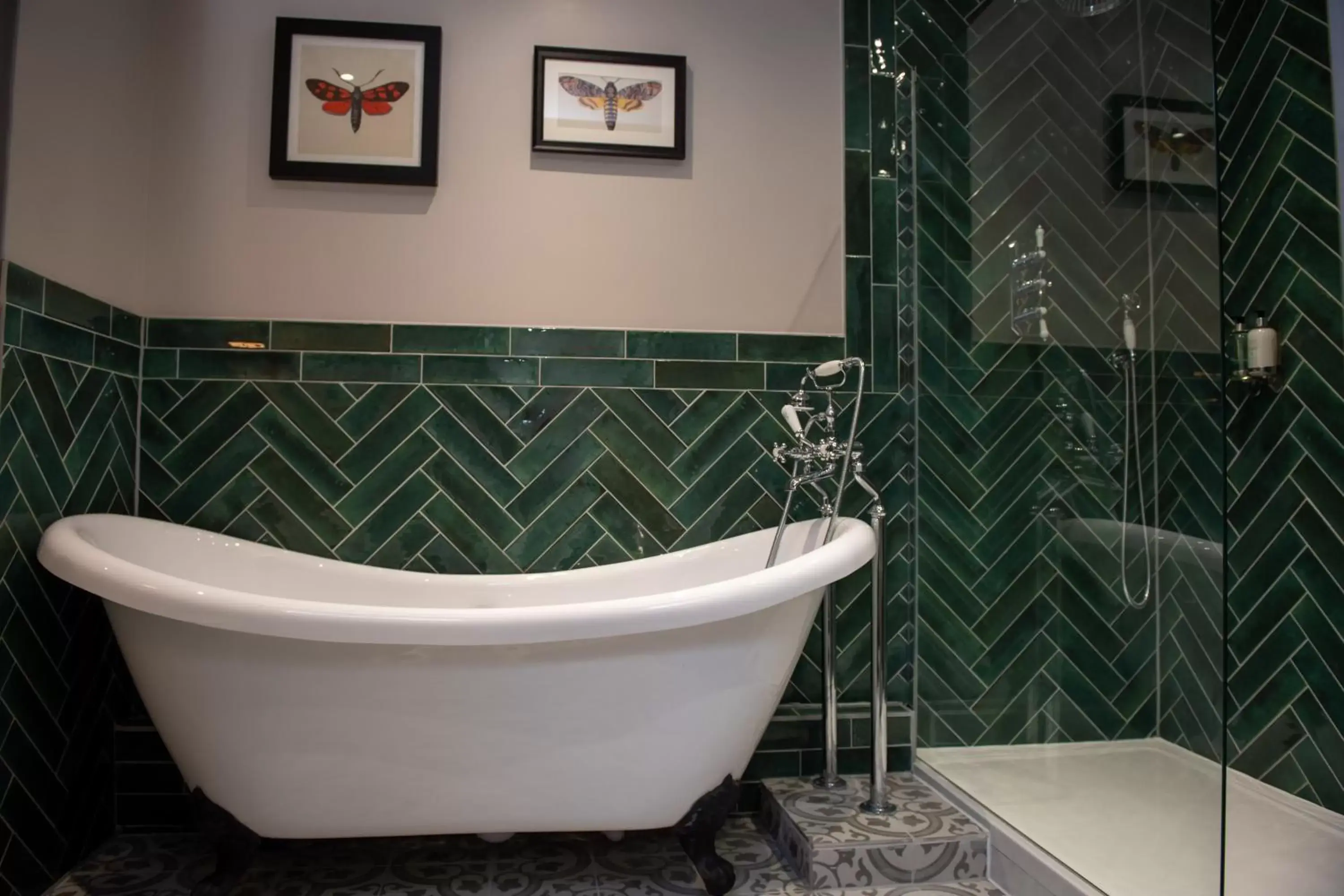 Bath, Bathroom in The Red Lion Inn by Chef & Brewer Collection