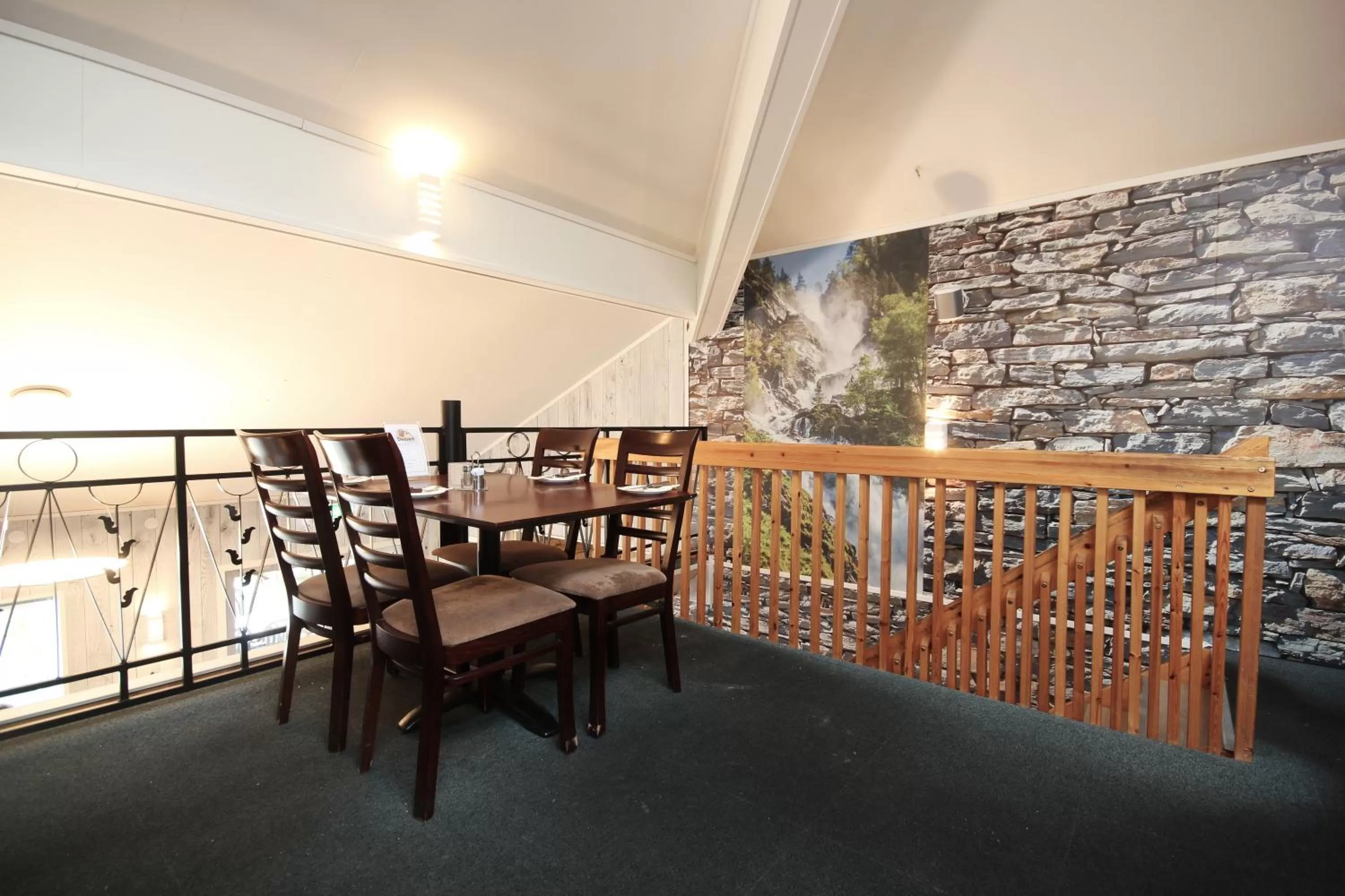 Restaurant/places to eat in Napoli Resturant & Hotell AS