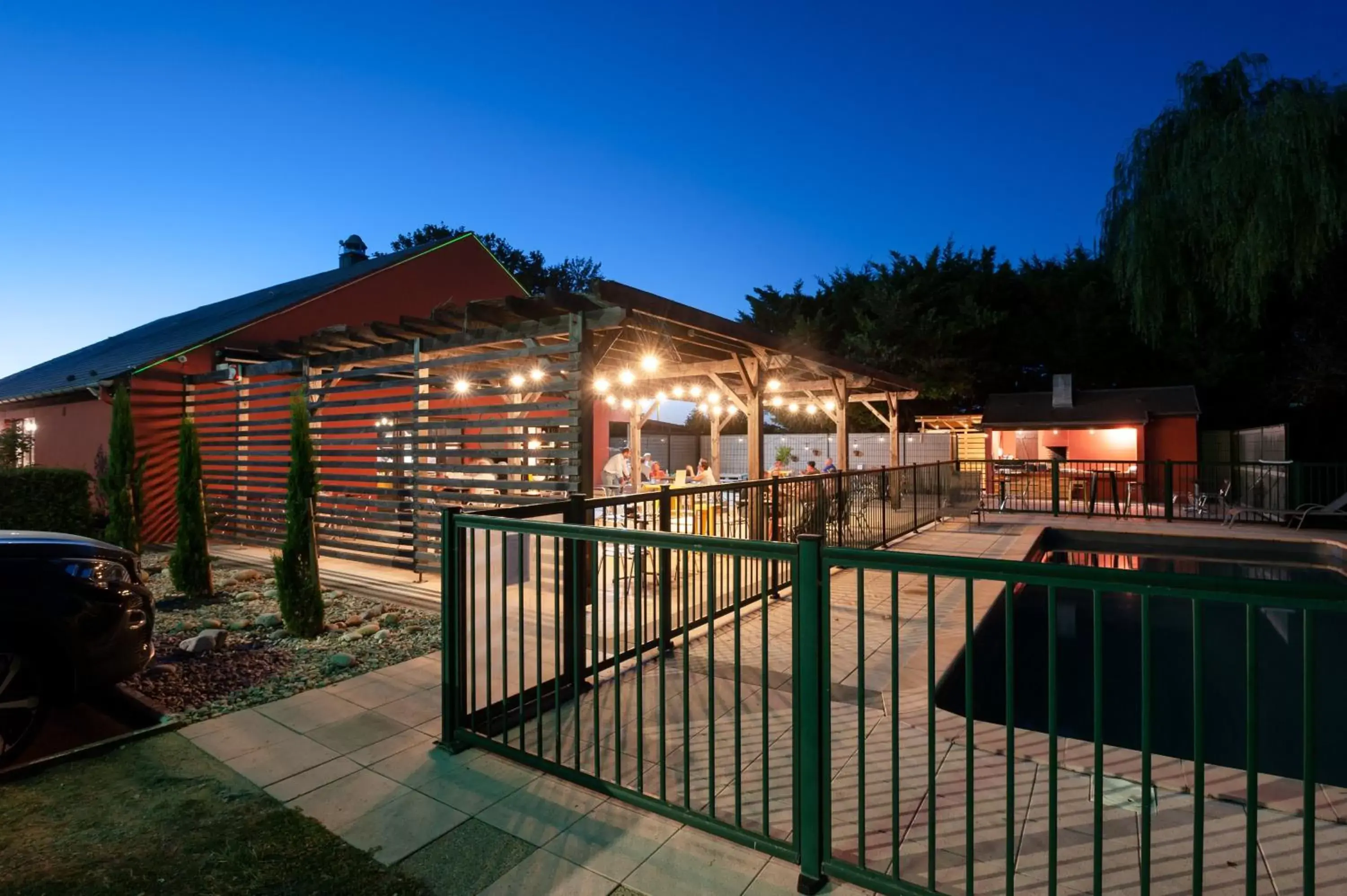 Restaurant/places to eat, Property Building in Campanile Beaune