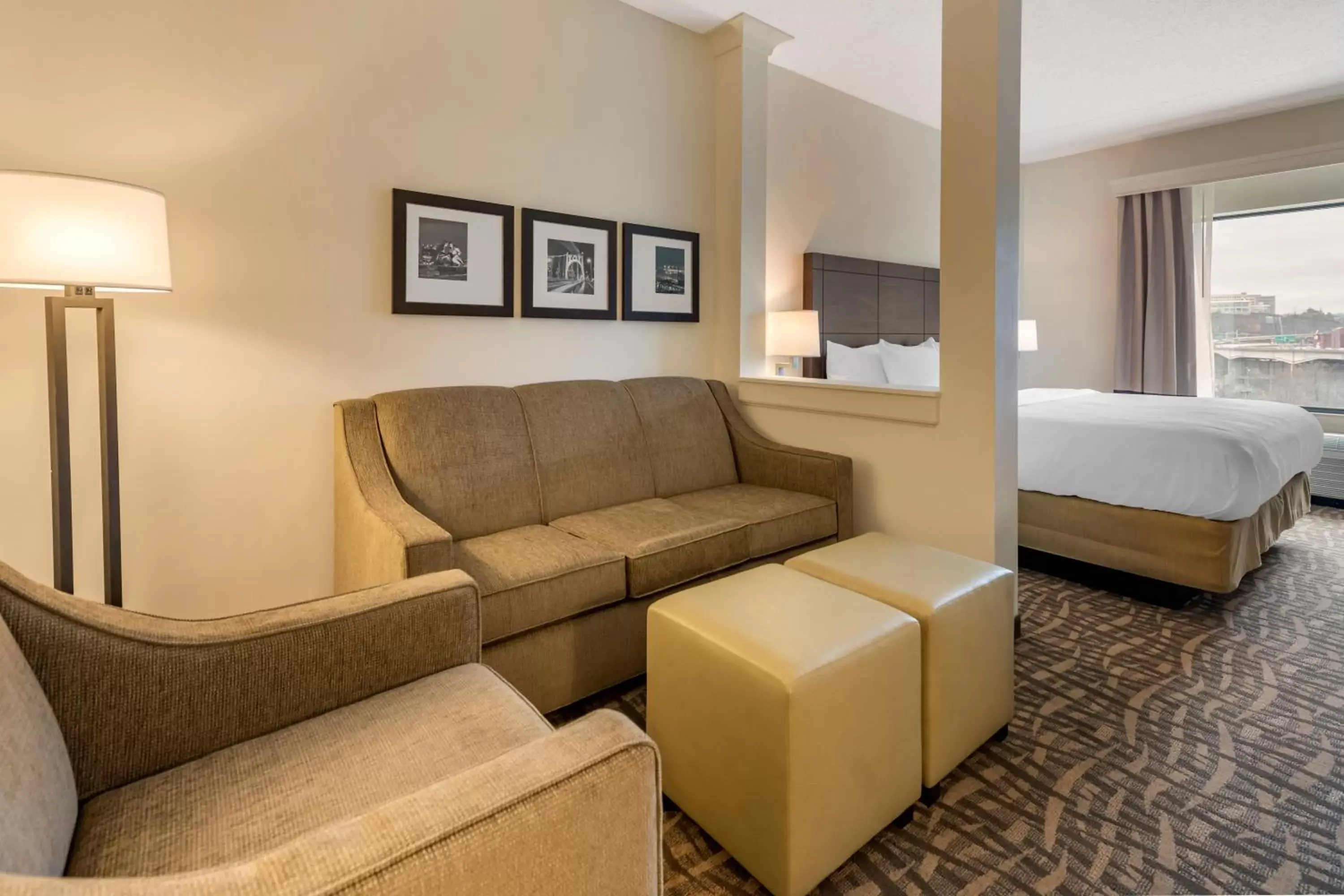 King Suite with Sofa Bed - Non-Smoking in Comfort Inn & Suites Pittsburgh-Northshore