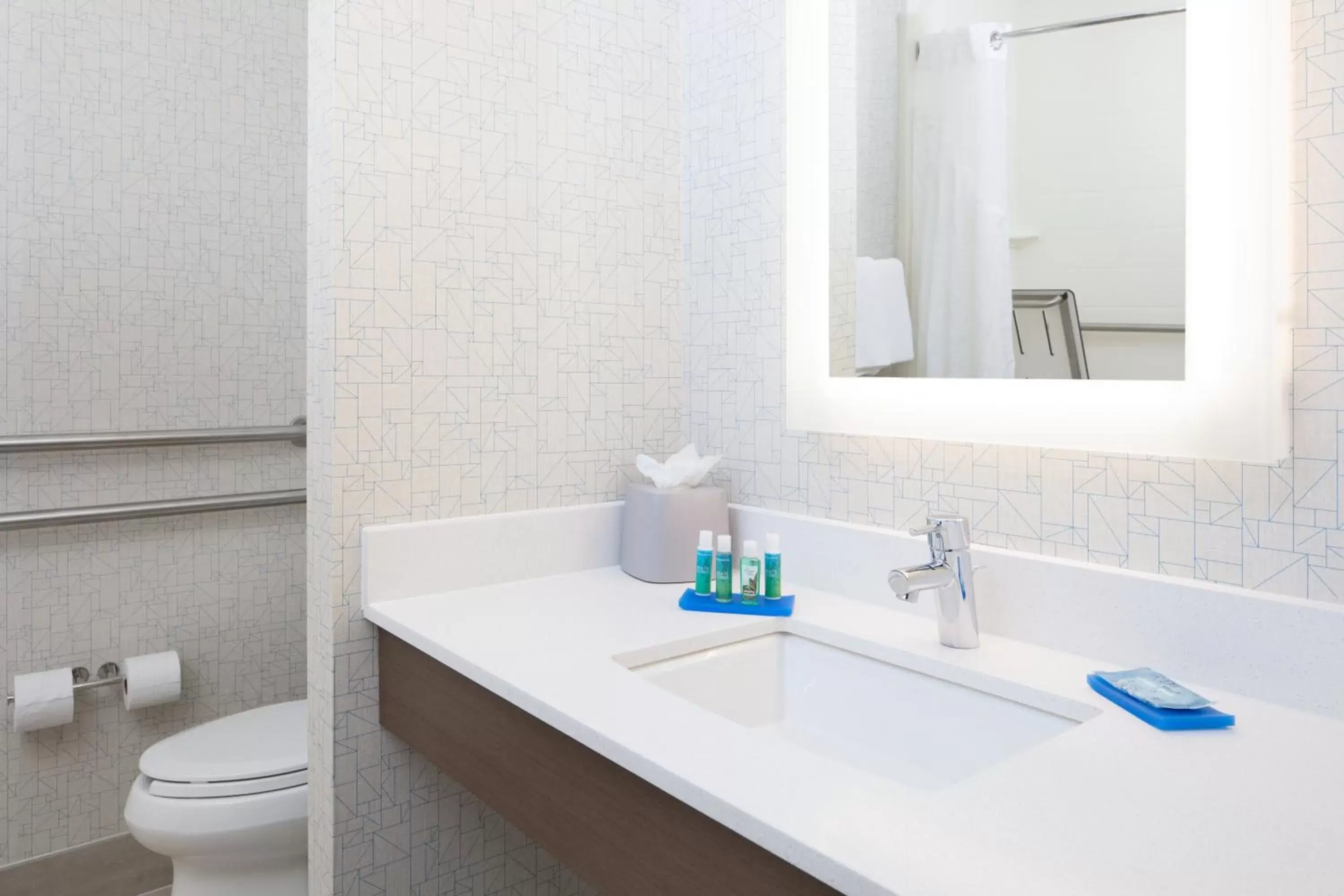 Photo of the whole room, Bathroom in Holiday Inn Express Louisville Northeast, an IHG Hotel