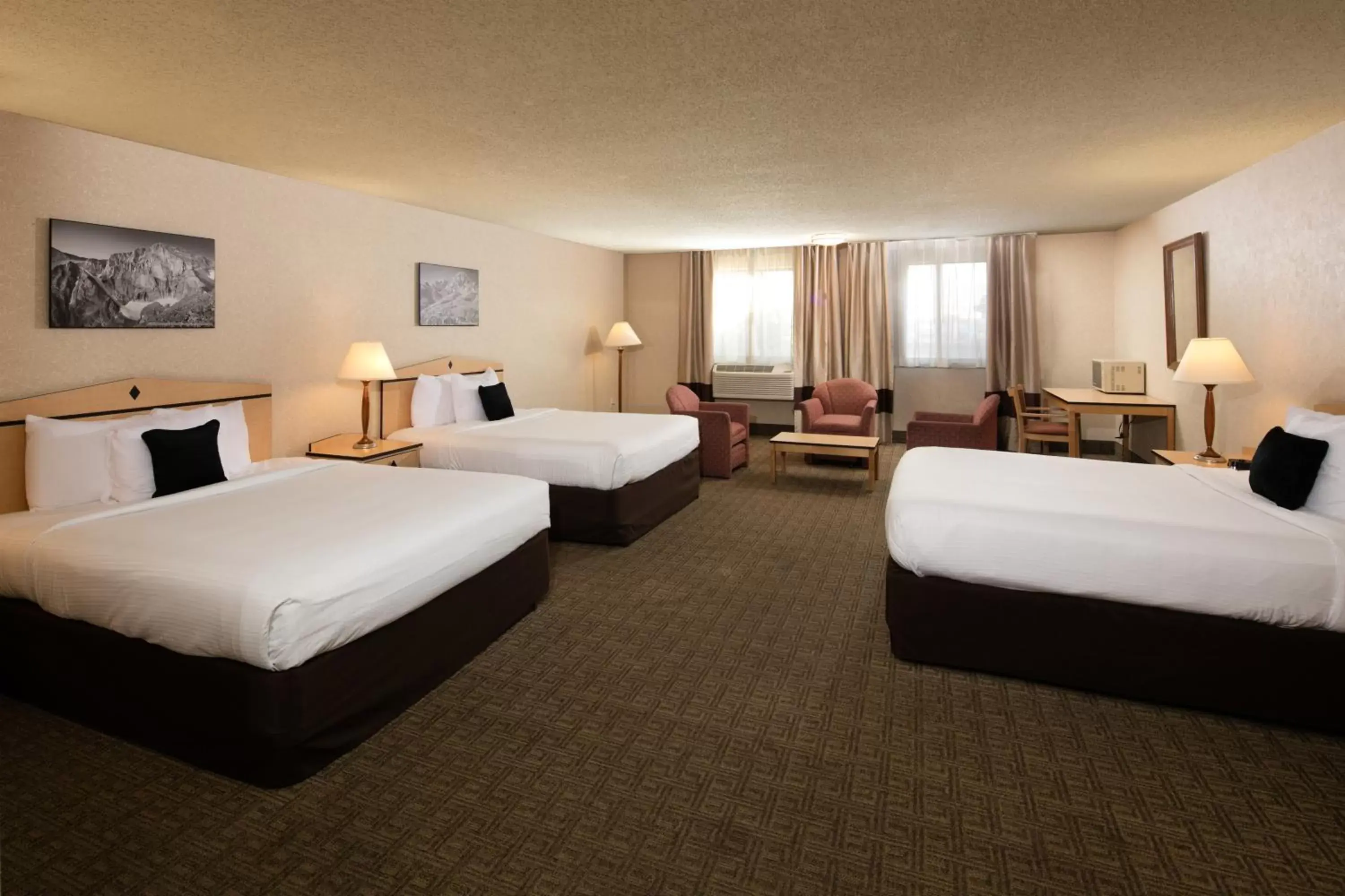 Bed in SYLO Hotel Denver Airport, a Ramada by Wyndham