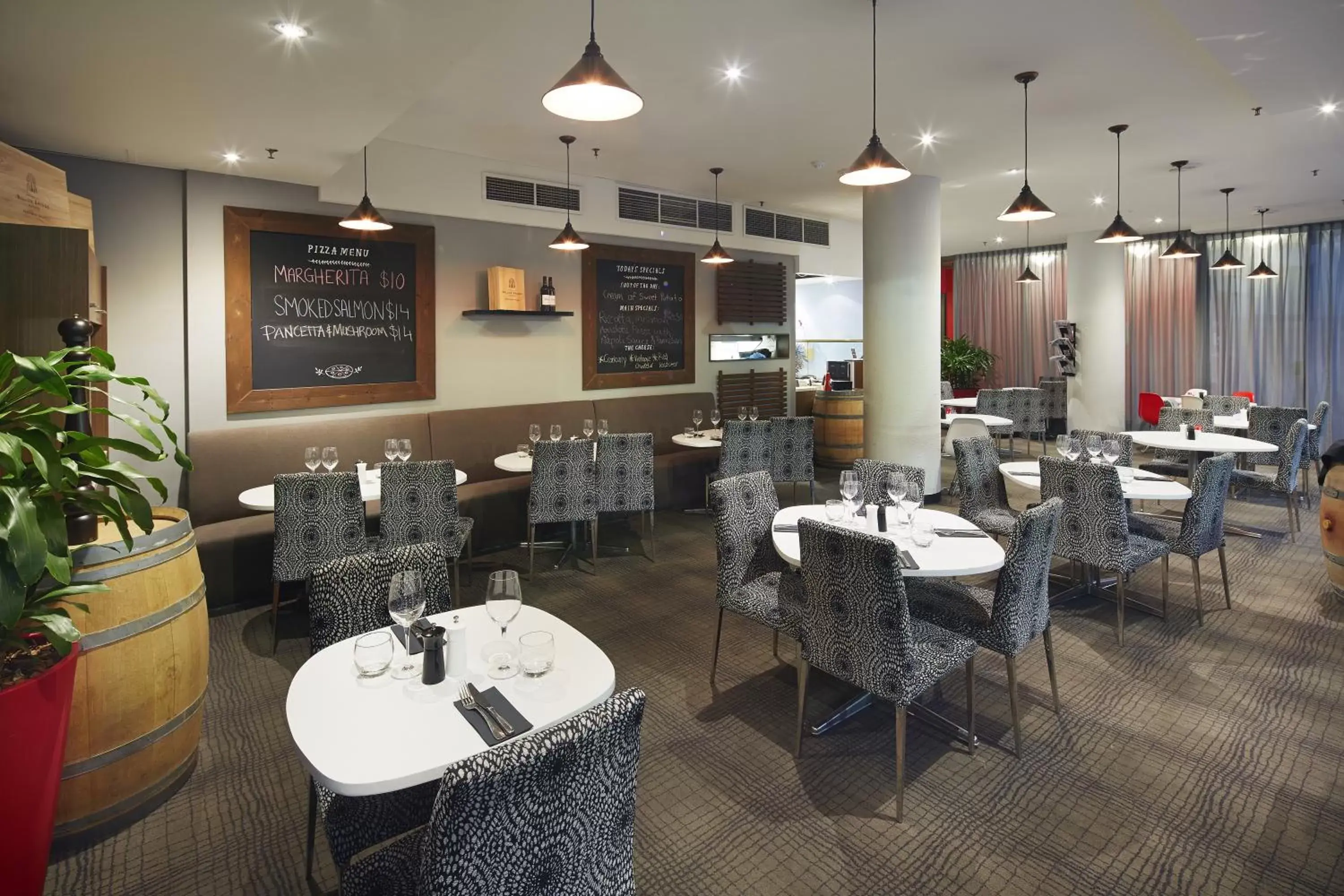 Restaurant/Places to Eat in ibis Perth