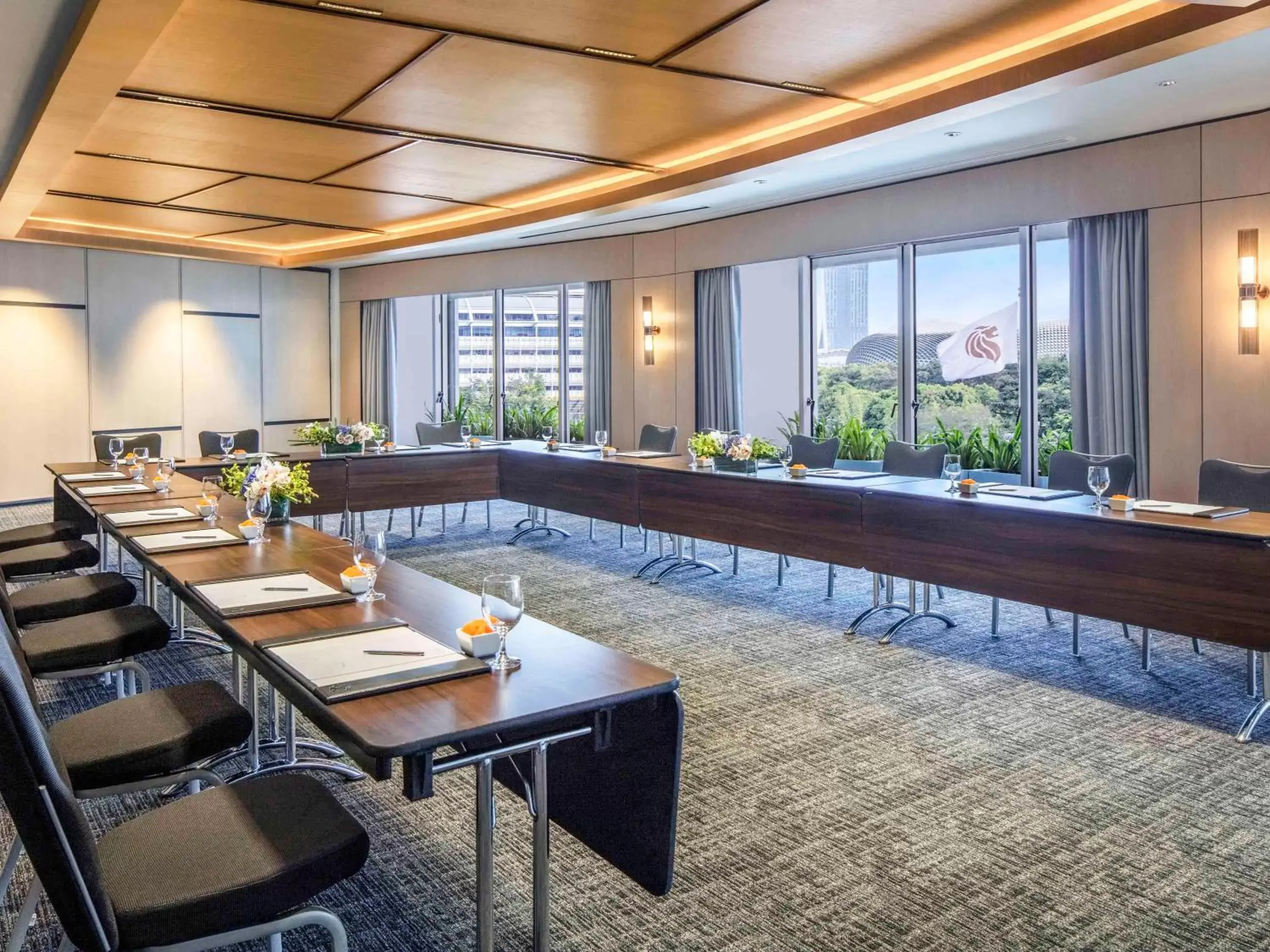 Meeting/conference room, Restaurant/Places to Eat in Swissotel The Stamford