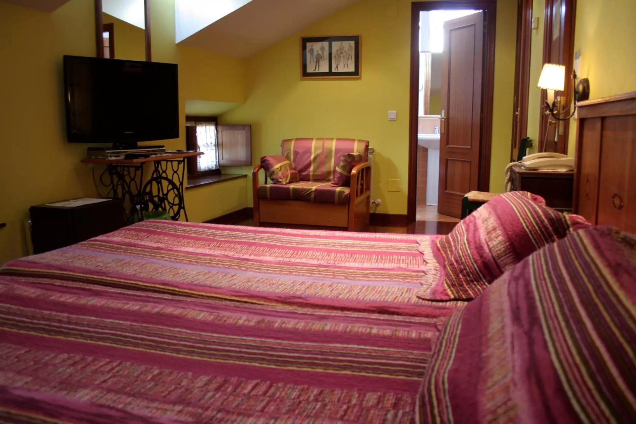 Photo of the whole room, Bed in Hotel Casa Vieja del Sastre