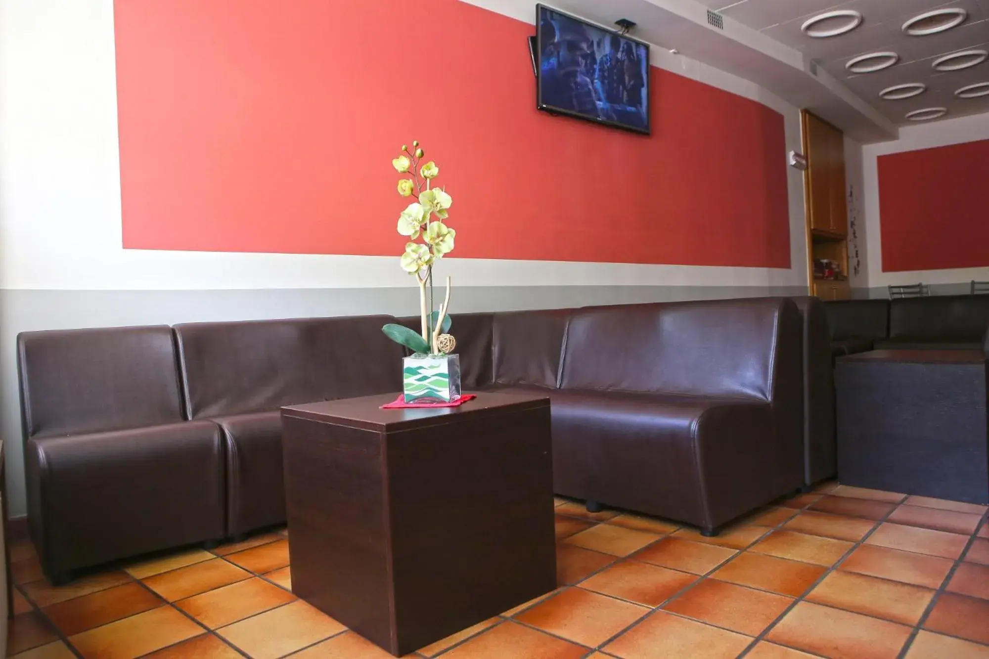 Communal lounge/ TV room, Seating Area in Albergo Gusmeroli