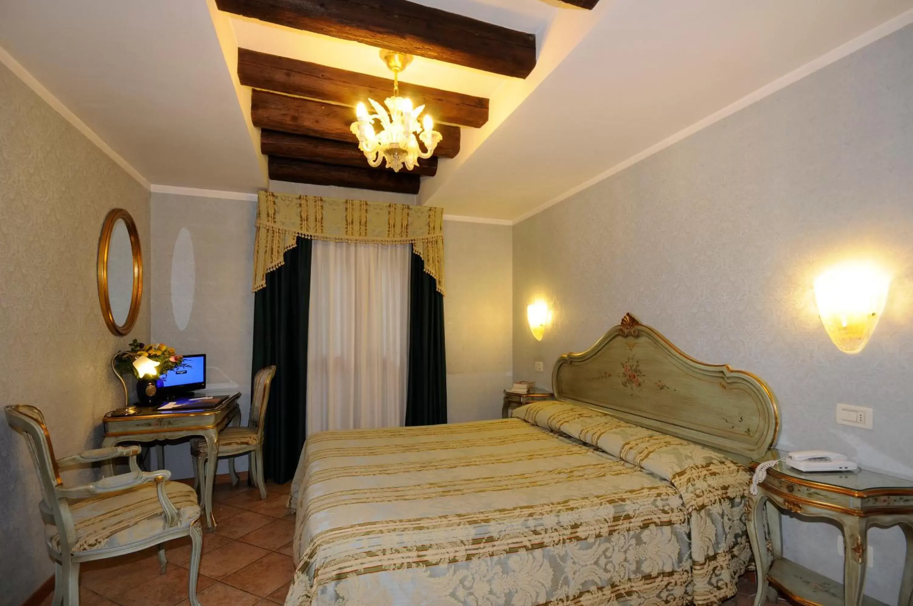 Bedroom, Bed in Hotel Il Mercante di Venezia