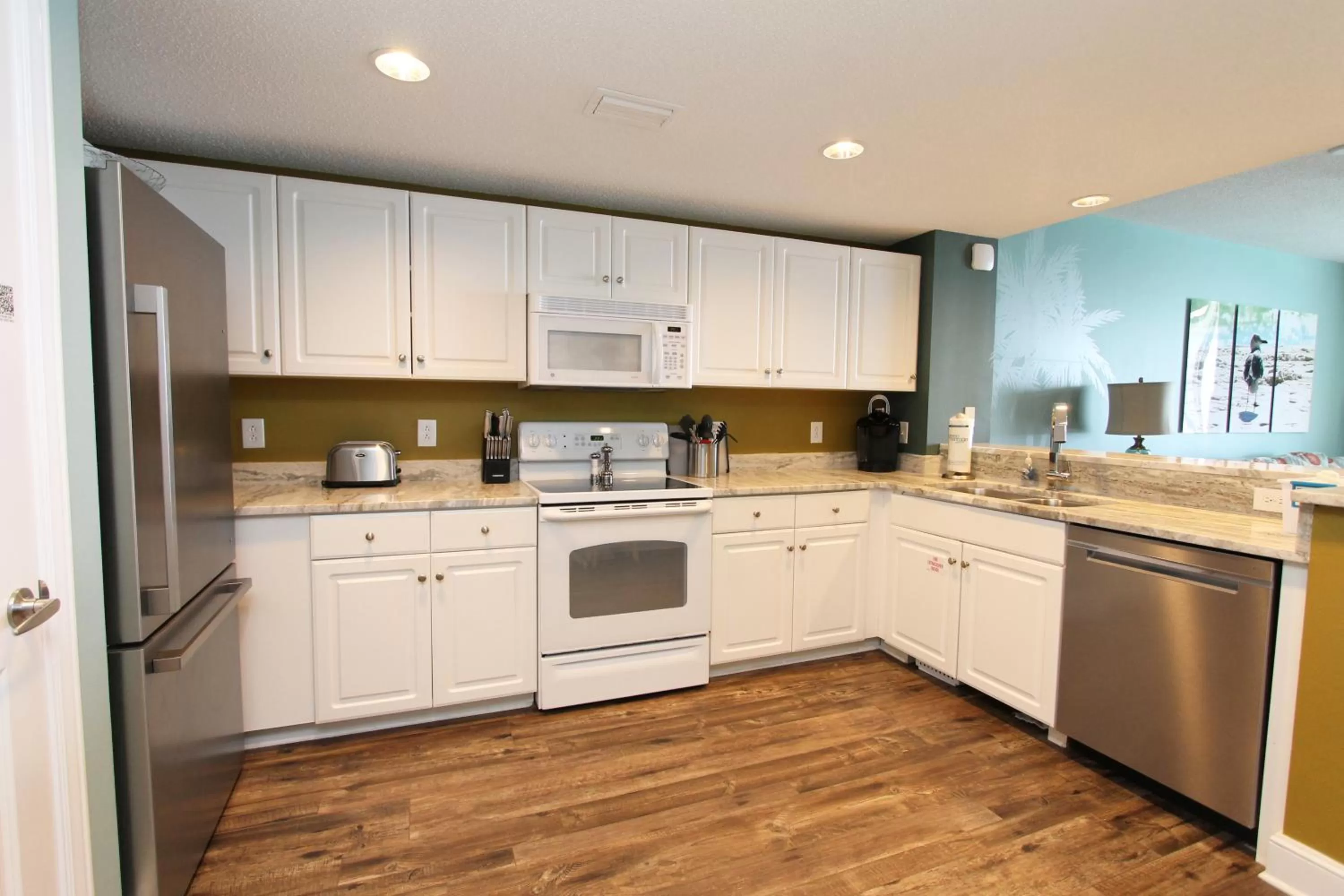 Kitchen or kitchenette, Kitchen/Kitchenette in Majestic Beach Resort, Panama City Beach, Fl