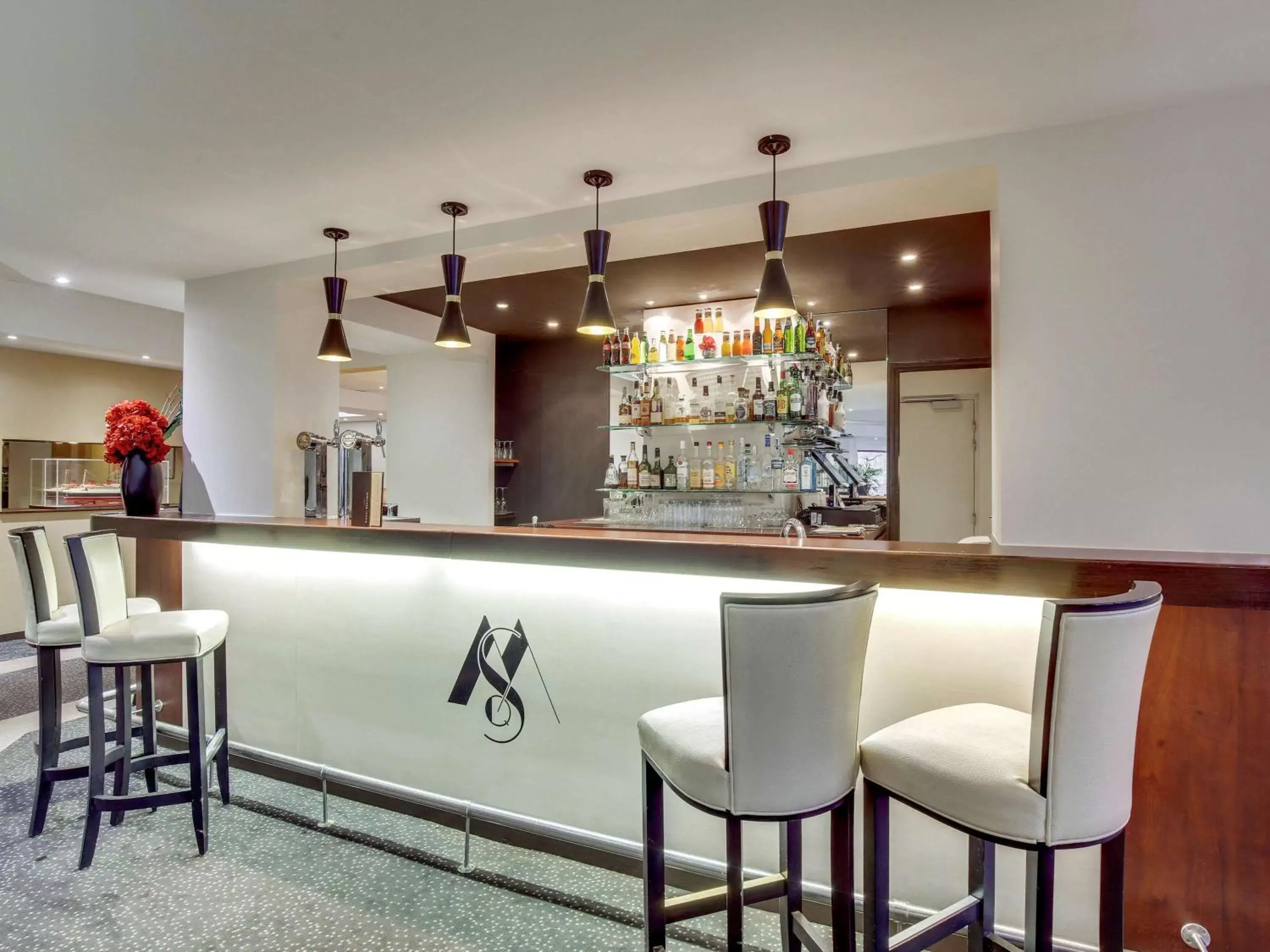 Lounge or bar, Lounge/Bar in Mercure Maurepas Saint Quentin